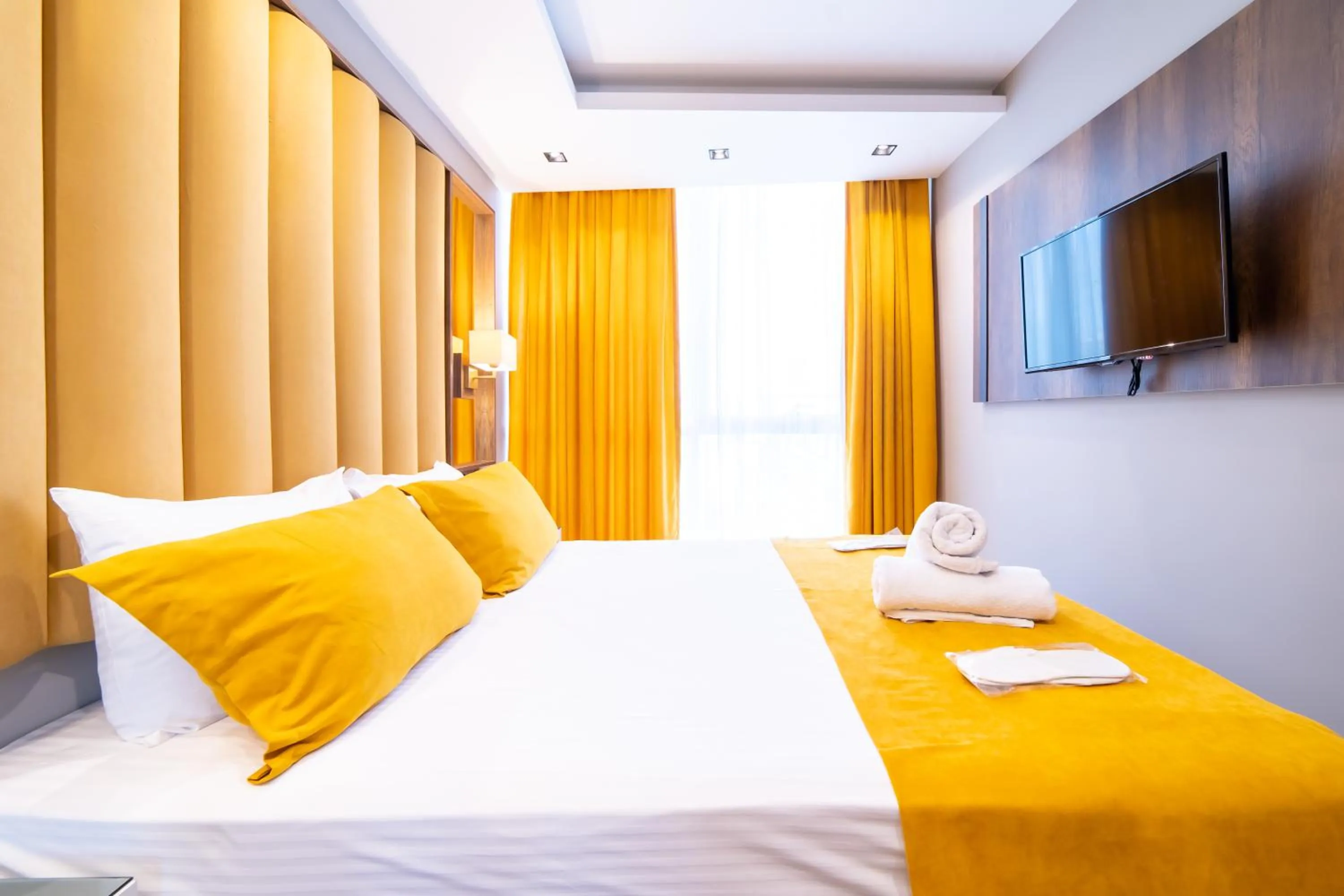 Bed in Garden Room Suit Hotel