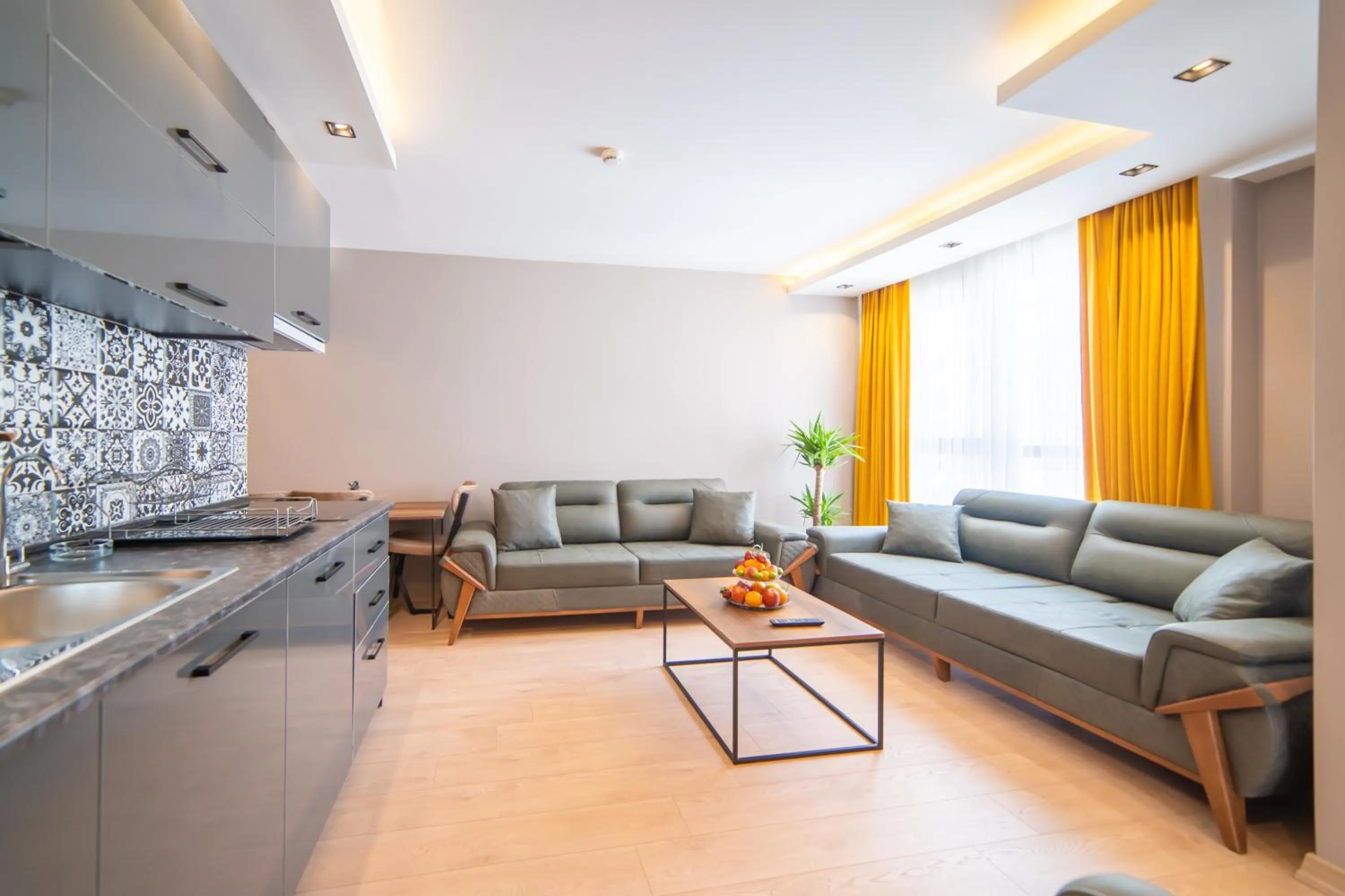 Kitchen or kitchenette in Garden Room Suit Hotel