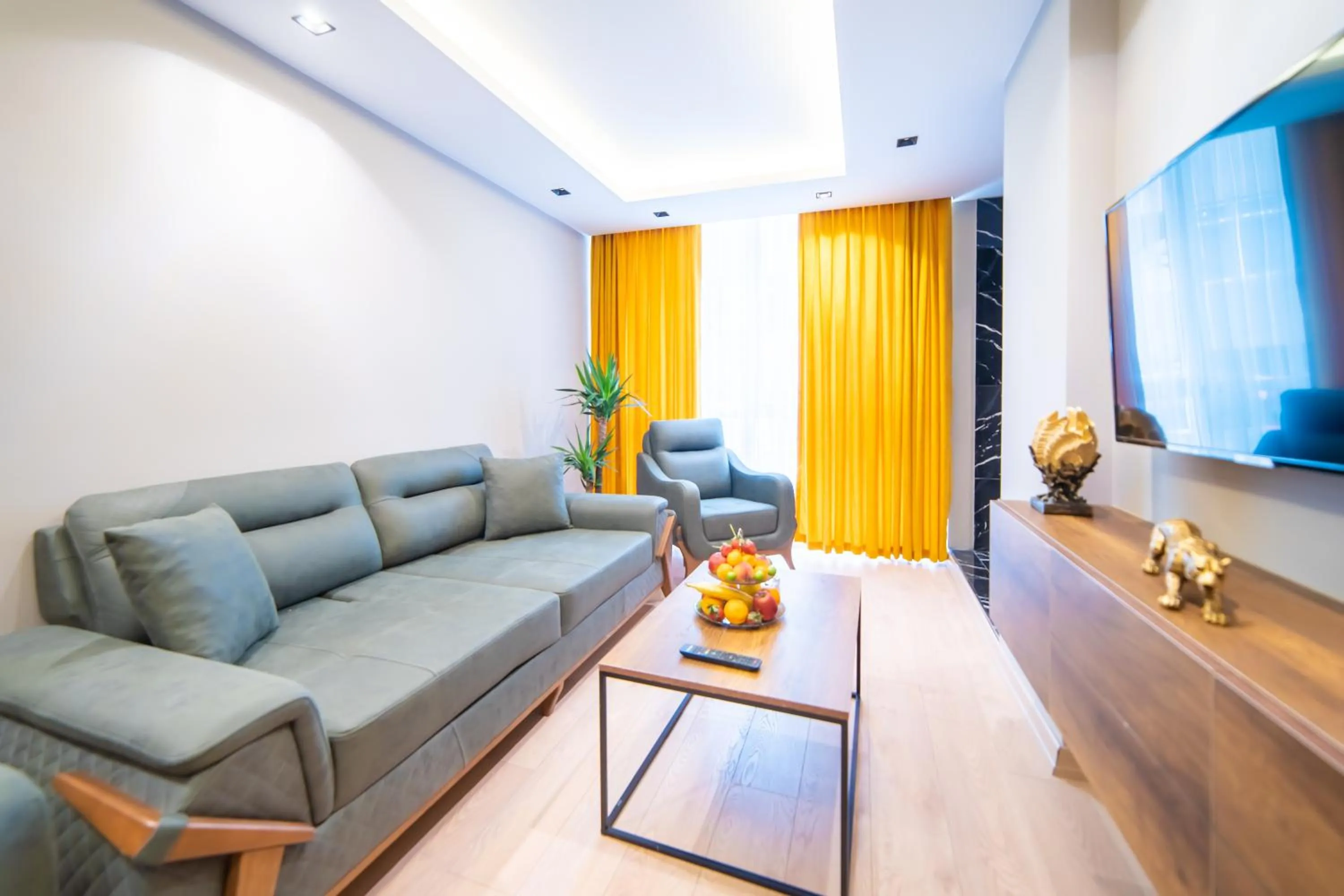 TV and multimedia in Garden Room Suit Hotel