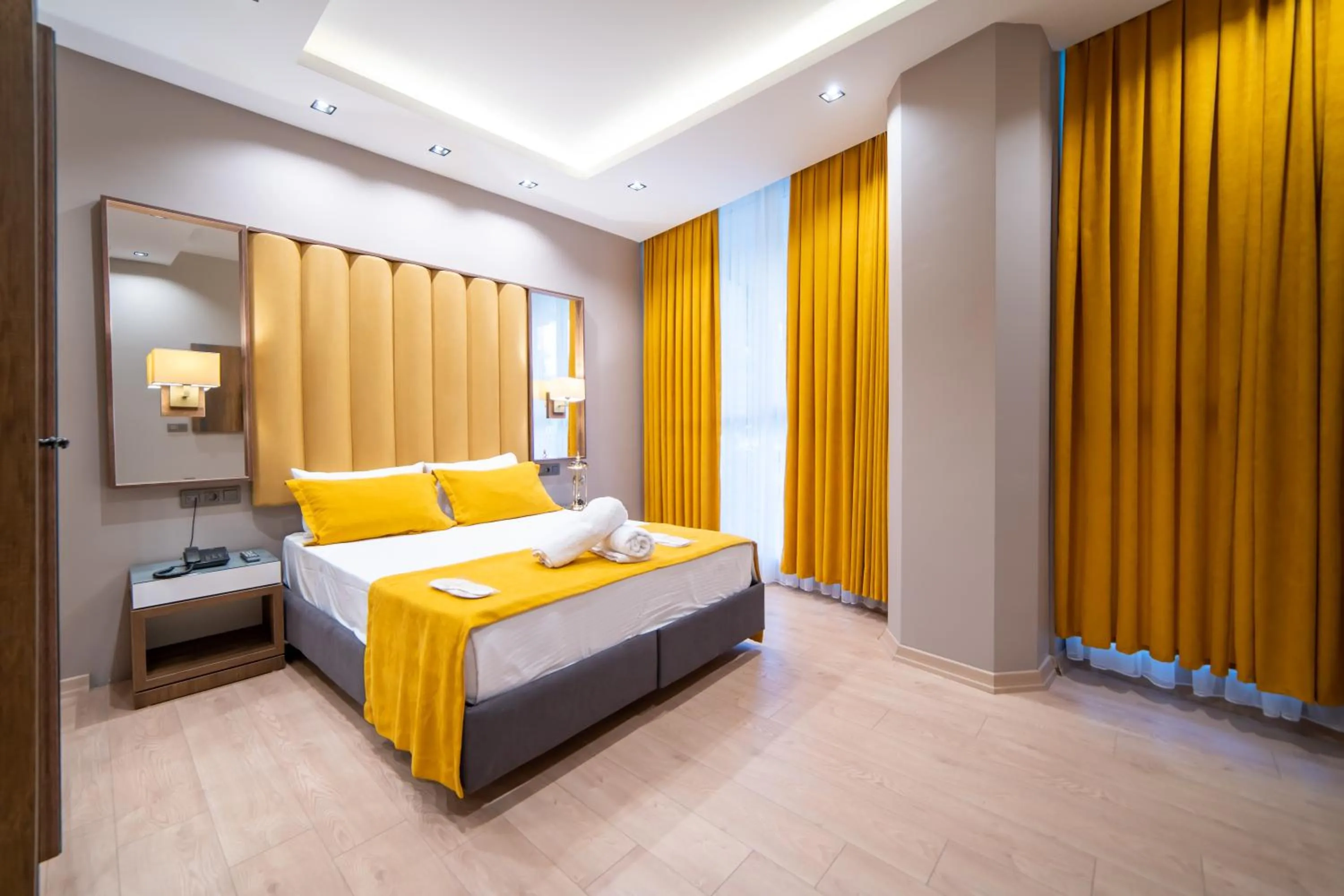 Bed in Garden Room Suit Hotel