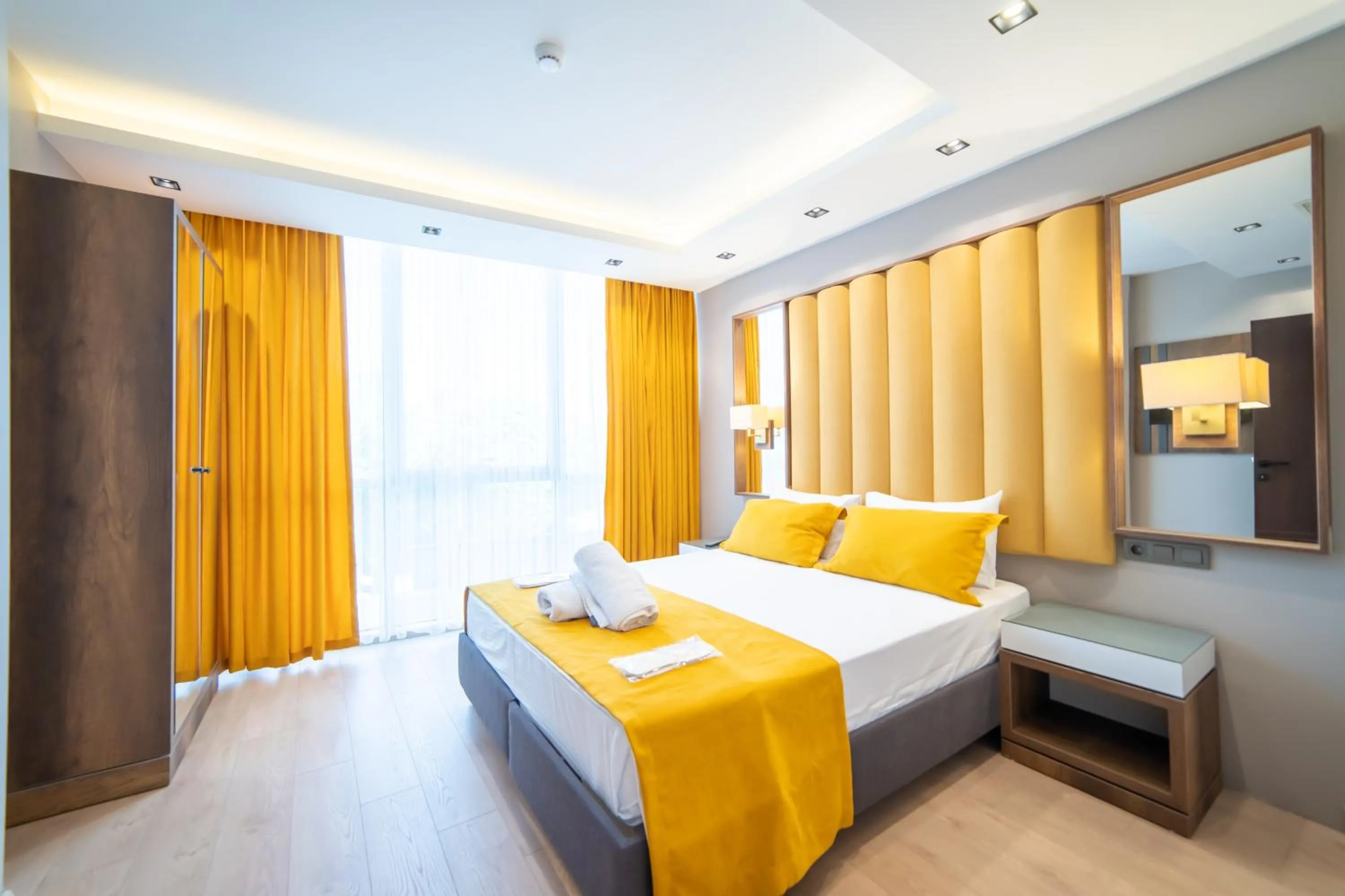 Bed in Garden Room Suit Hotel