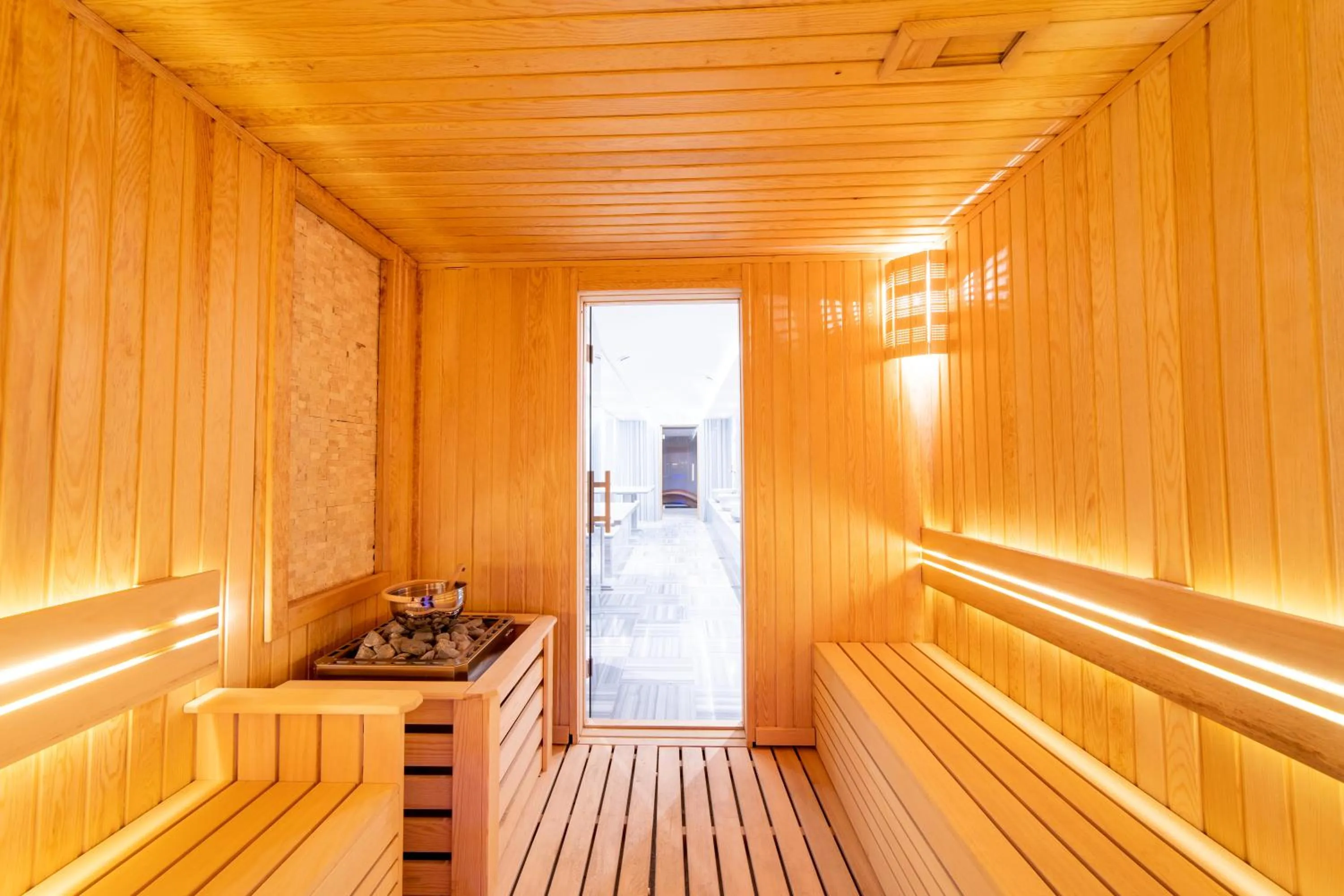 Sauna in Garden Room Suit Hotel