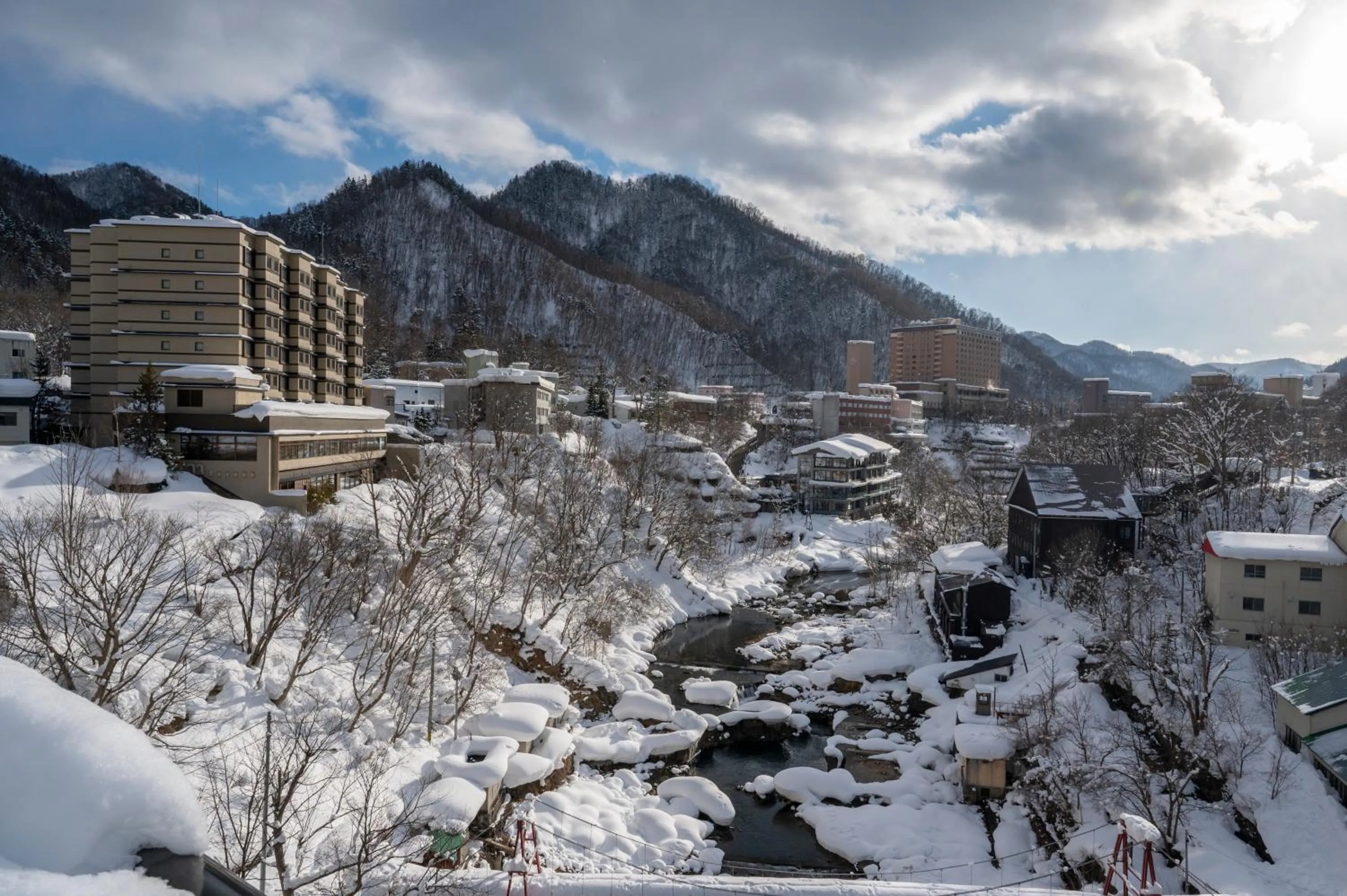 Property building in Jozankei Onsen Yurakusoan
