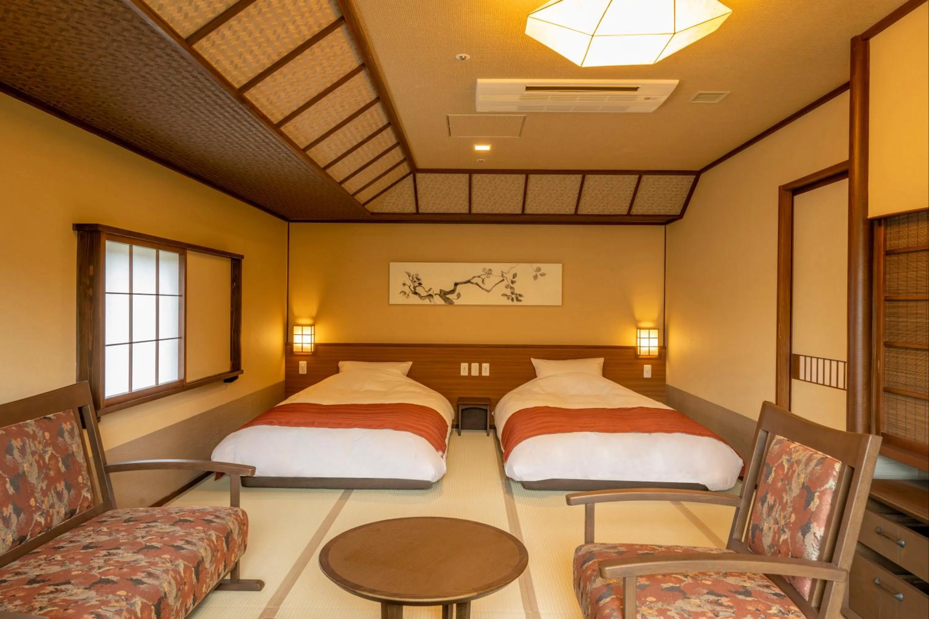 Living room, Bed in Jozankei Onsen Yurakusoan