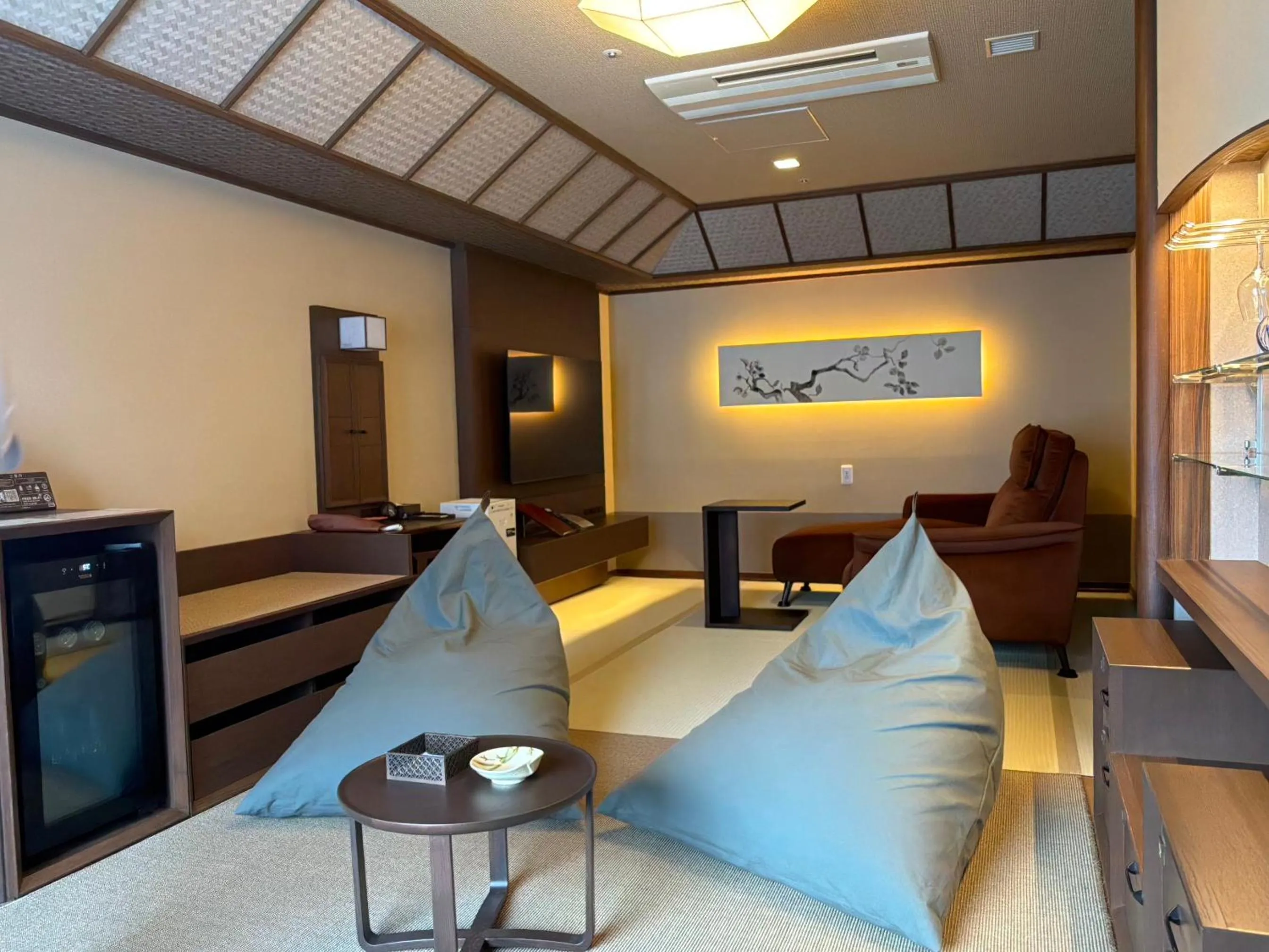 Living room in Jozankei Onsen Yurakusoan