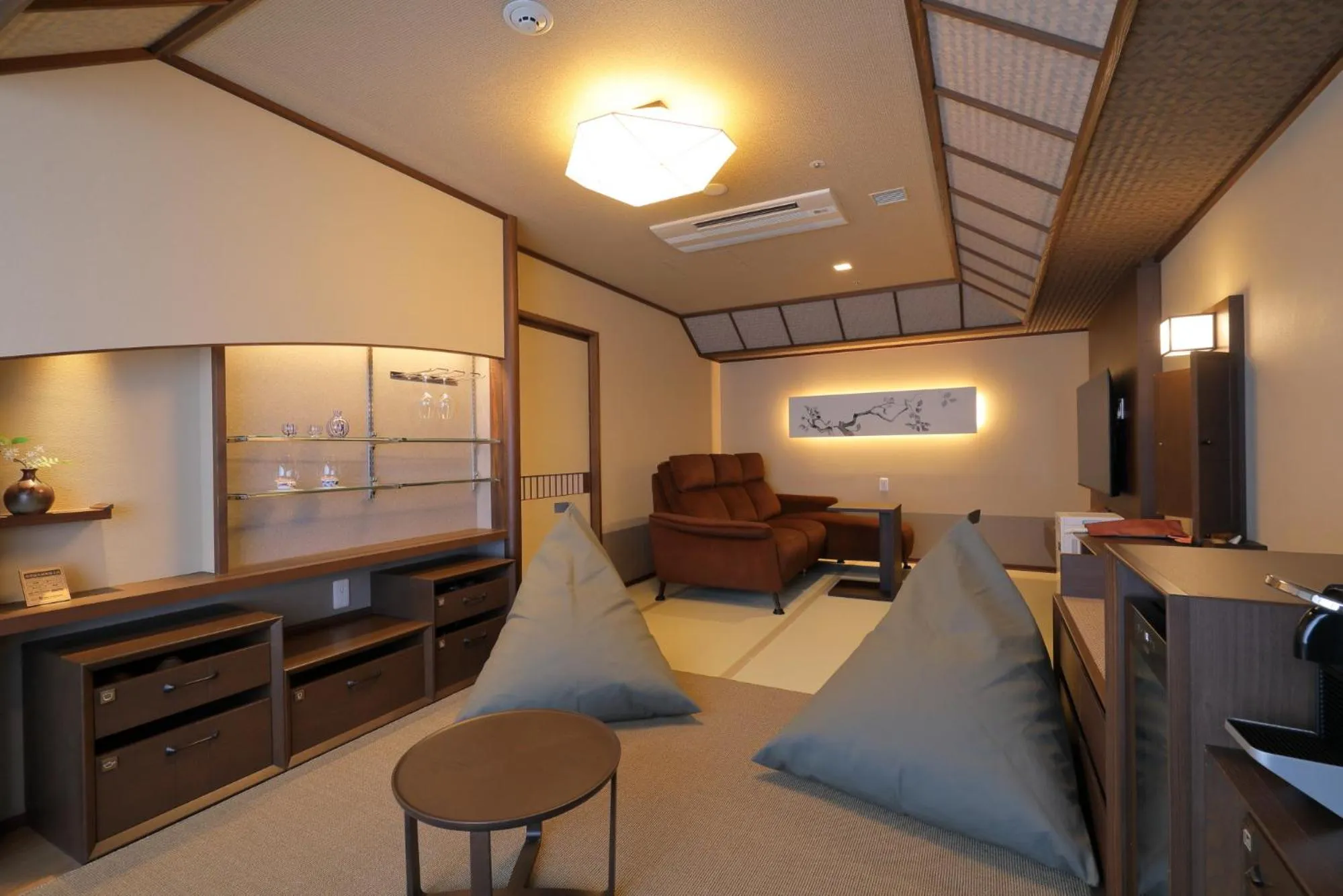 Photo of the whole room in Jozankei Onsen Yurakusoan