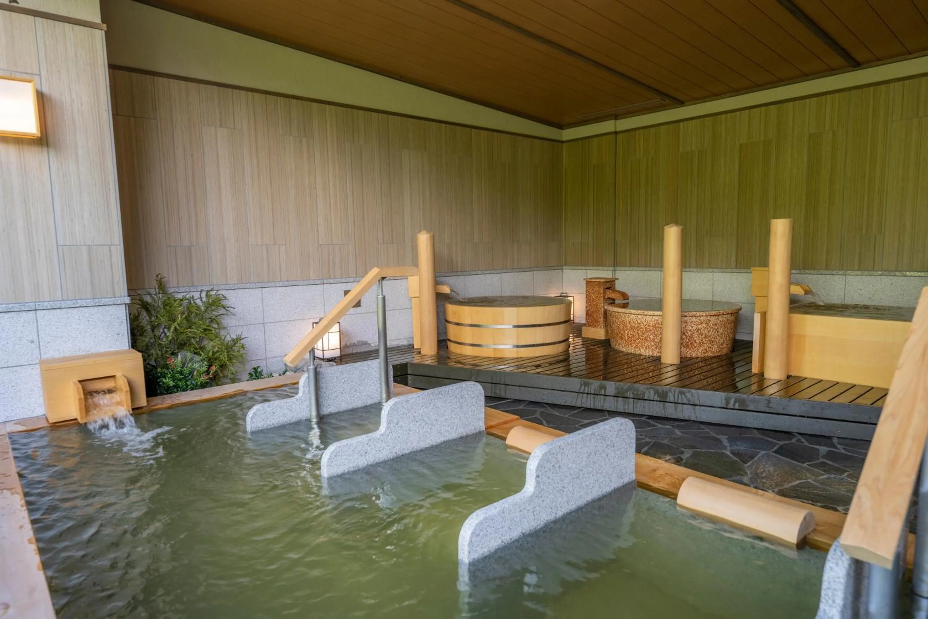 Hot Spring Bath in Jozankei Onsen Yurakusoan