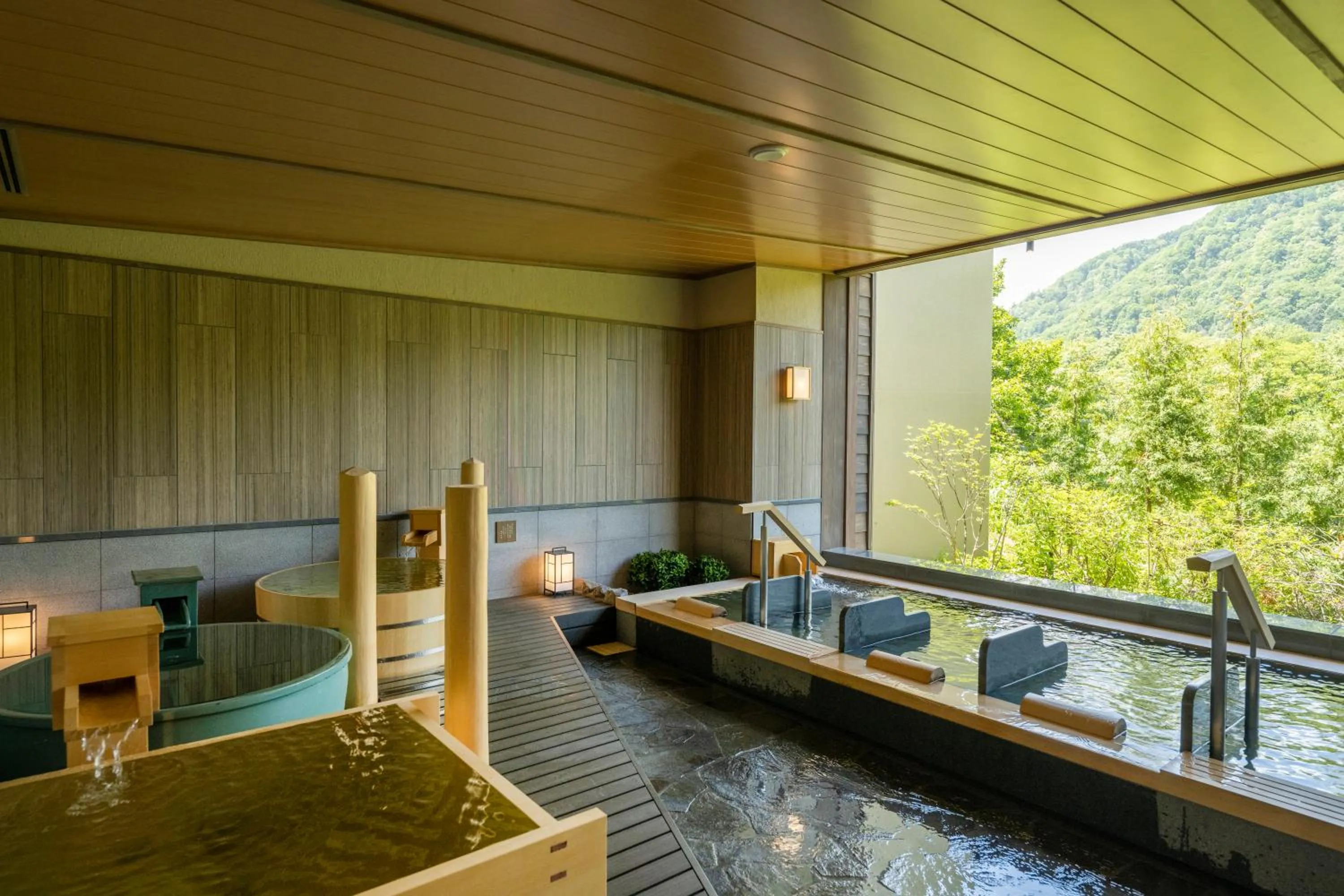 Hot Spring Bath in Jozankei Onsen Yurakusoan