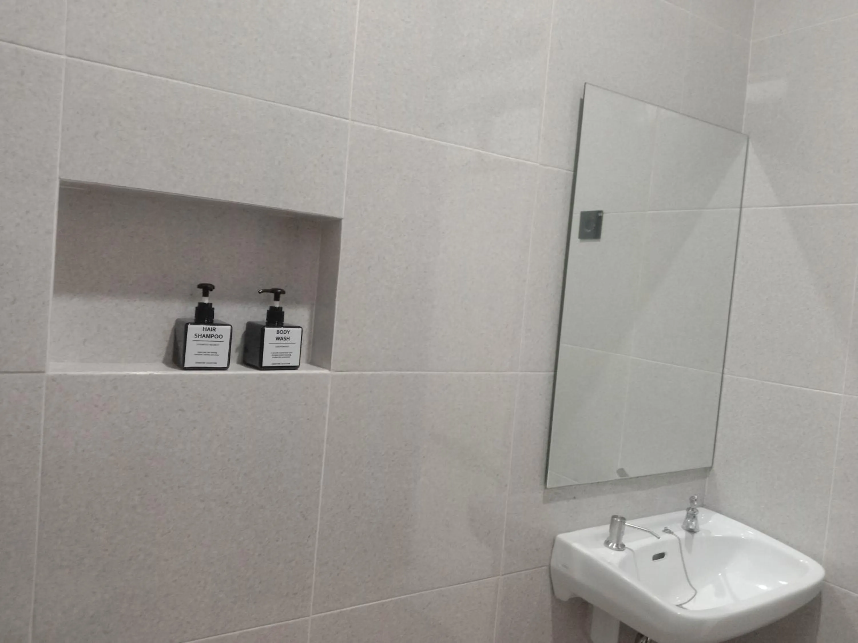 Bathroom in Urbanview Badran Residence Syariah Manahan