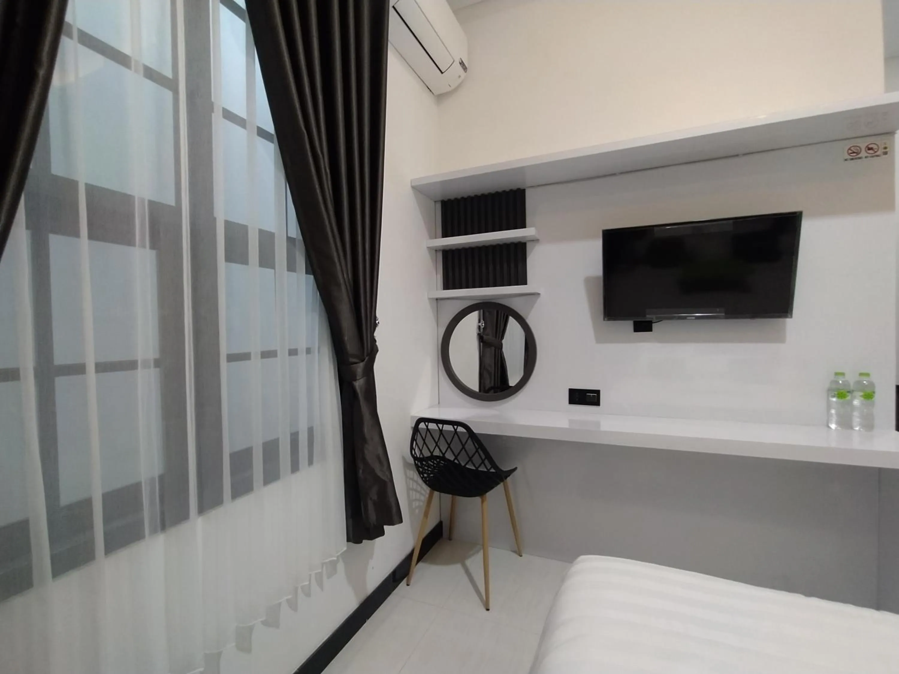 TV and multimedia, Bed in Urbanview Badran Residence Syariah Manahan