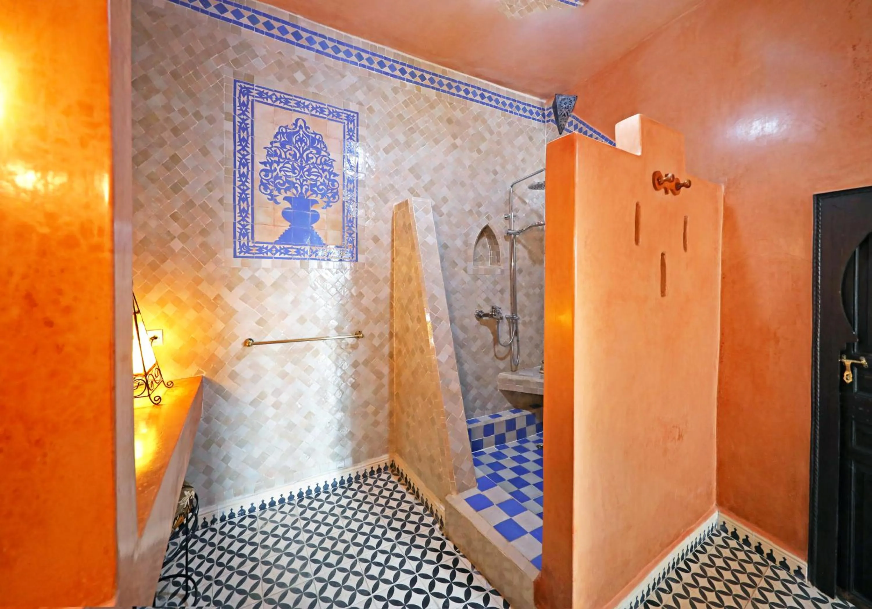 Shower, Bed in Ryad Watier & SPA