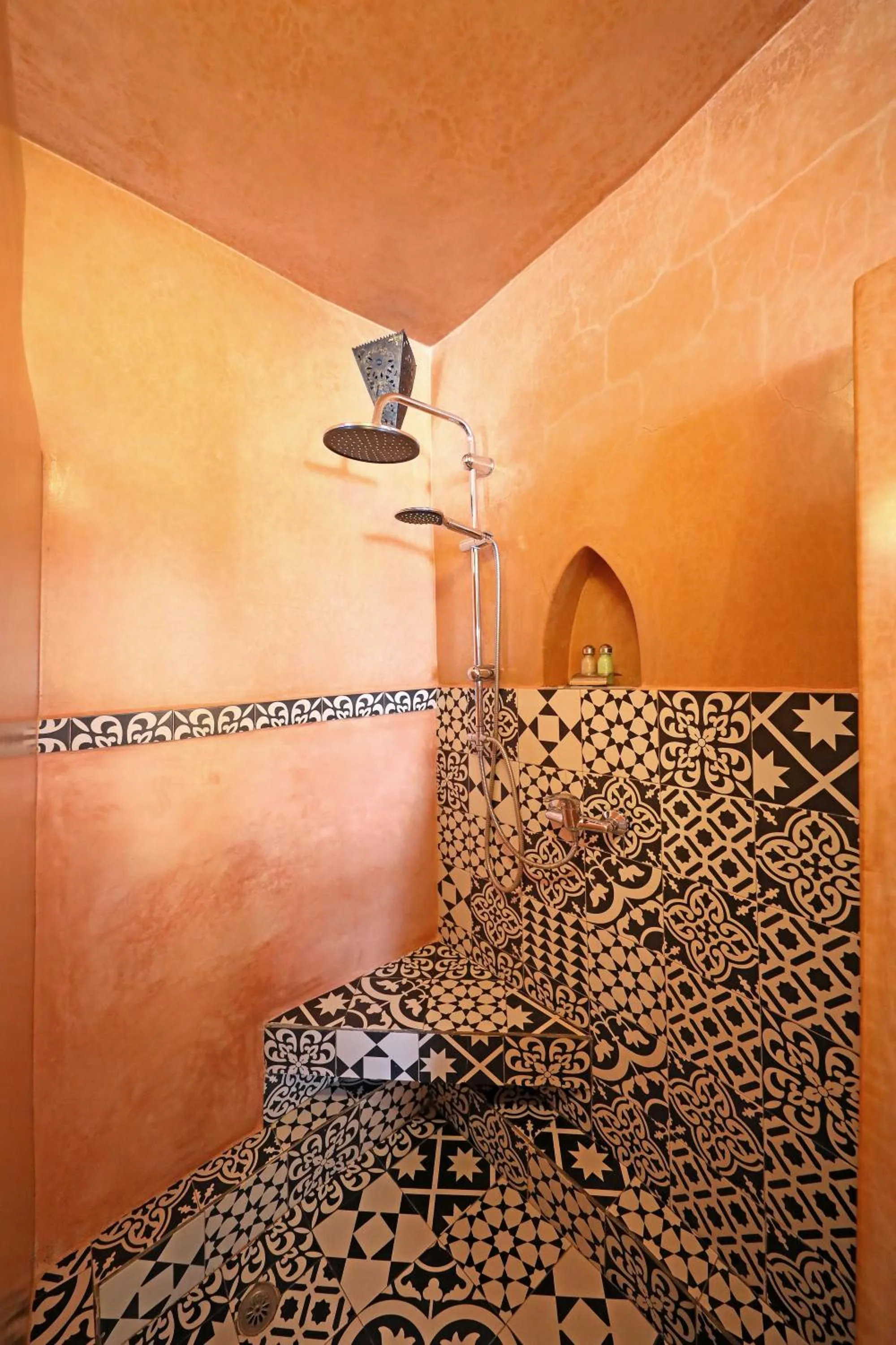 Shower in Ryad Watier & SPA