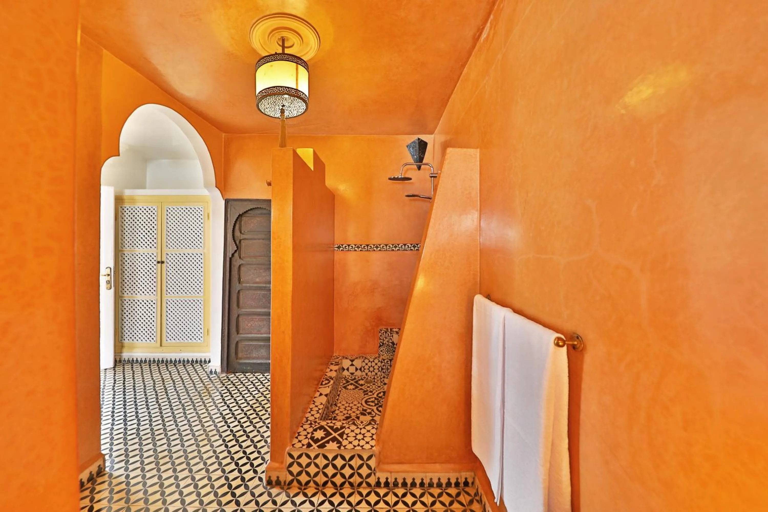 Shower in Ryad Watier & SPA