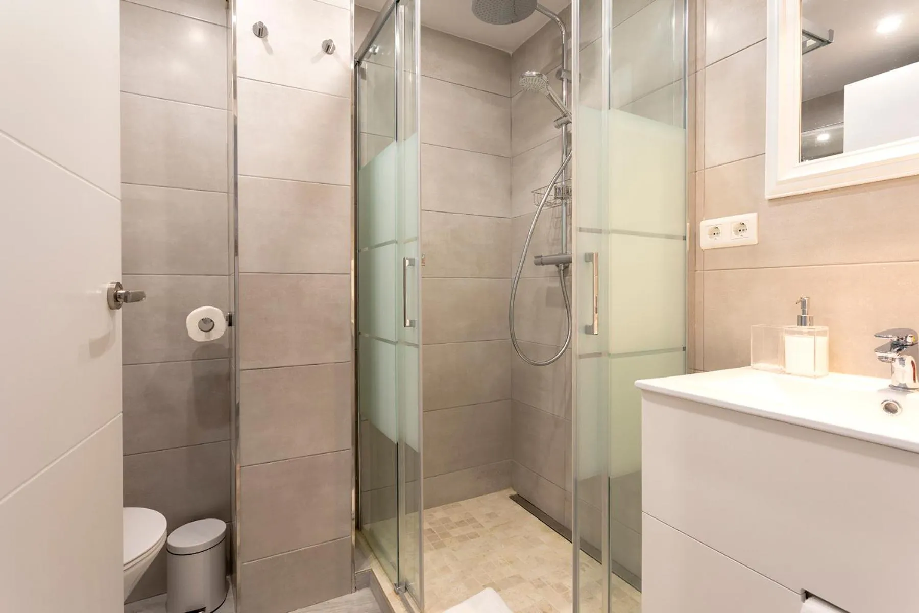 Shower in Rosa Marbella