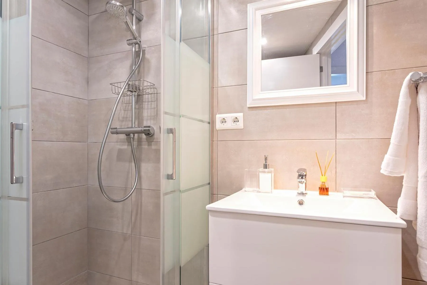 Shower in Rosa Marbella