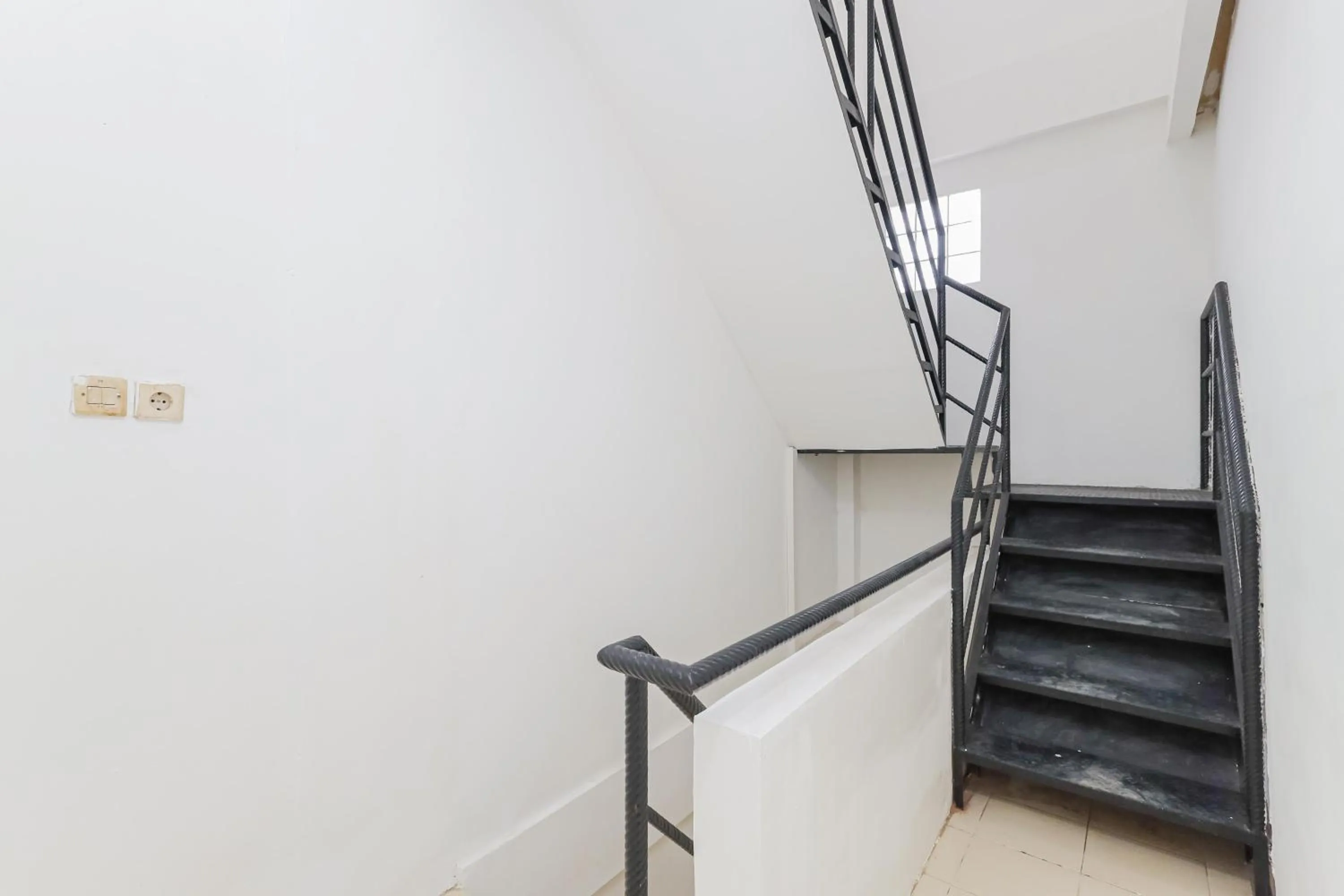 Property building in RedDoorz near Pasar Lama Serang