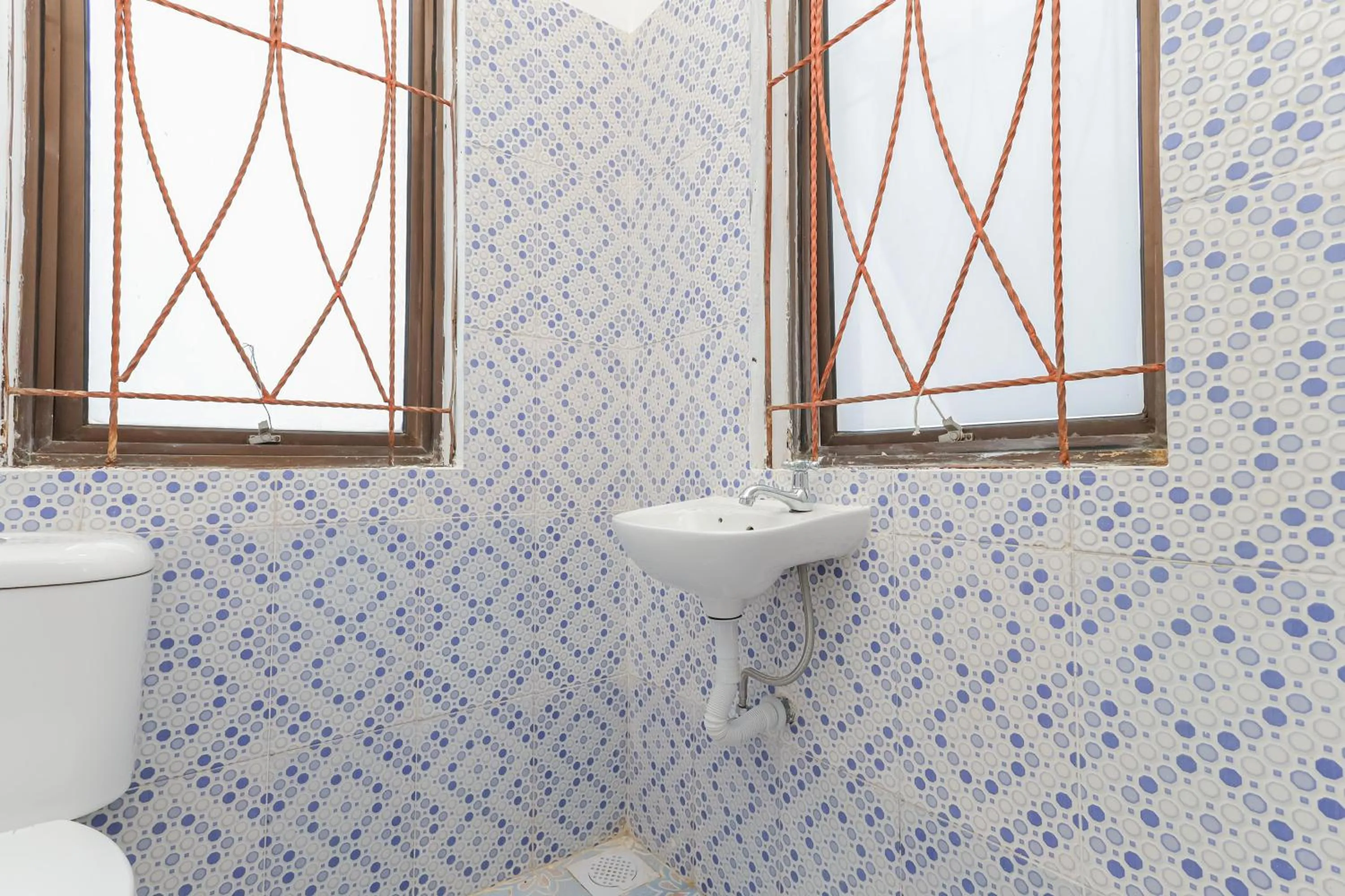 Bathroom in RedDoorz near Pasar Lama Serang