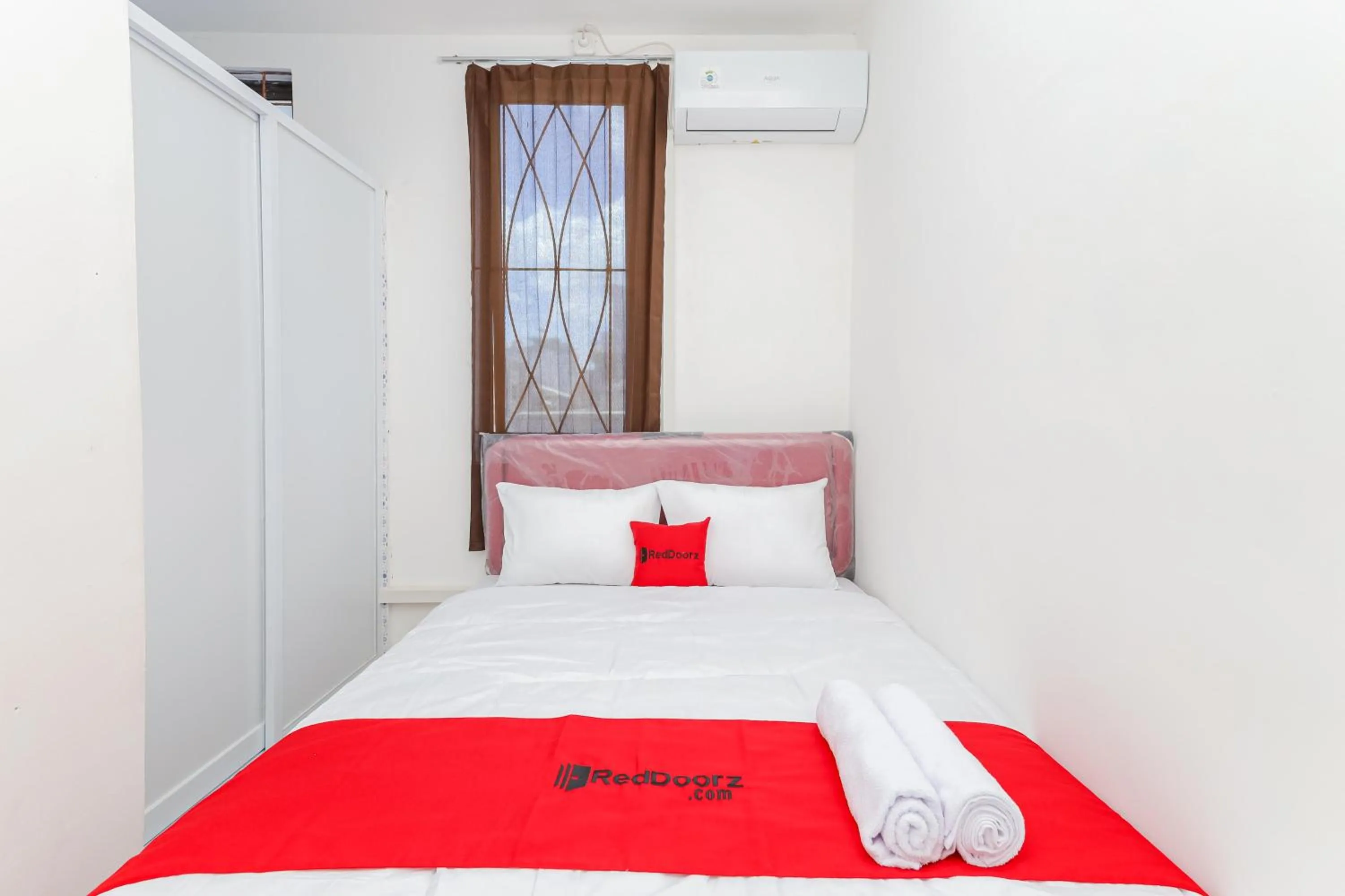 Bedroom, Bed in RedDoorz near Pasar Lama Serang