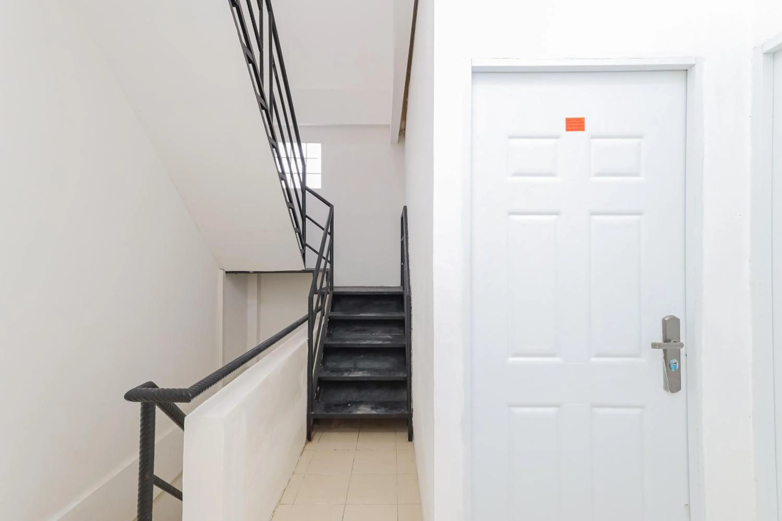 Property building in RedDoorz near Pasar Lama Serang