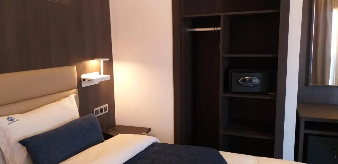 Bed in Hôtel La Perla