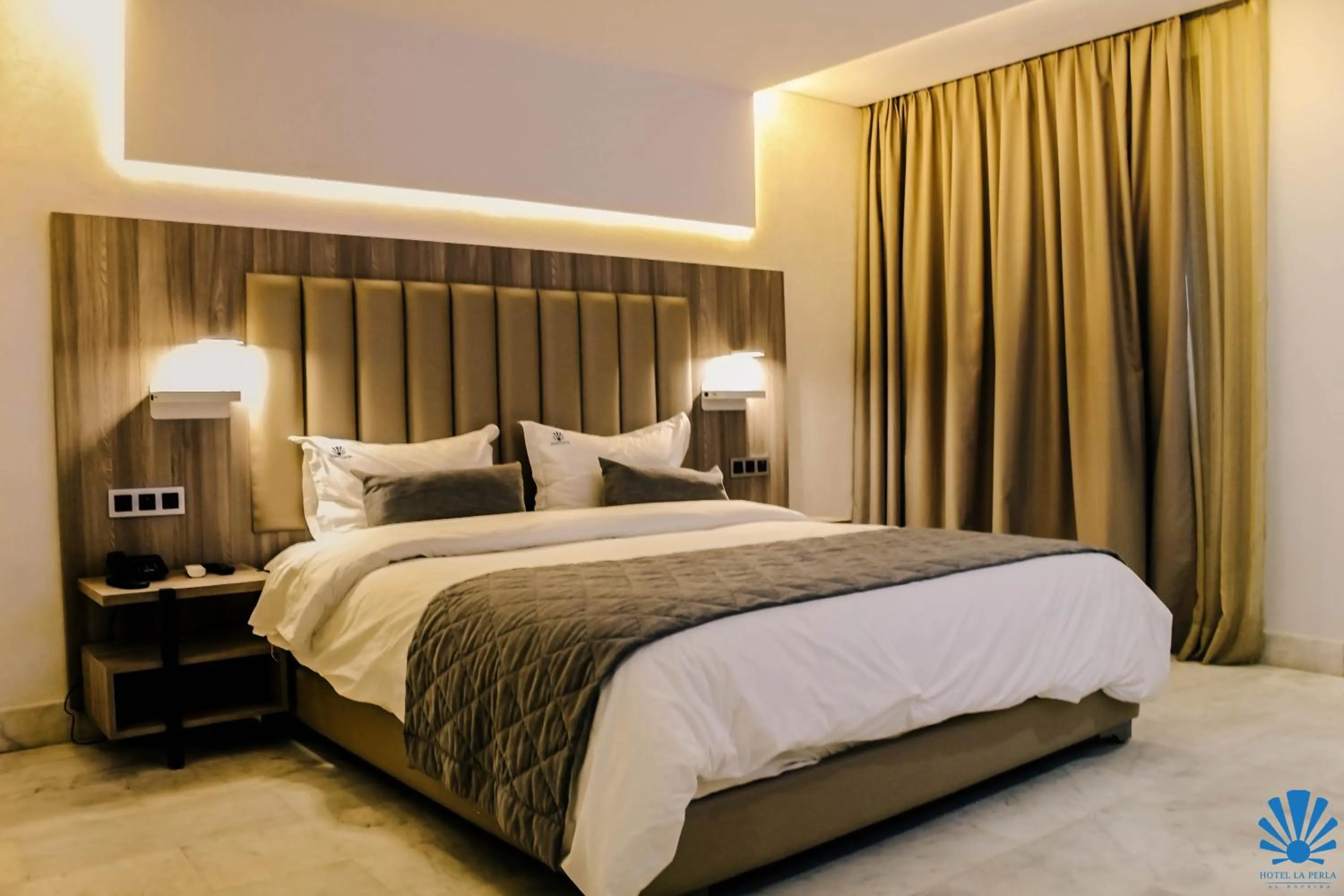 Bed in Hôtel La Perla