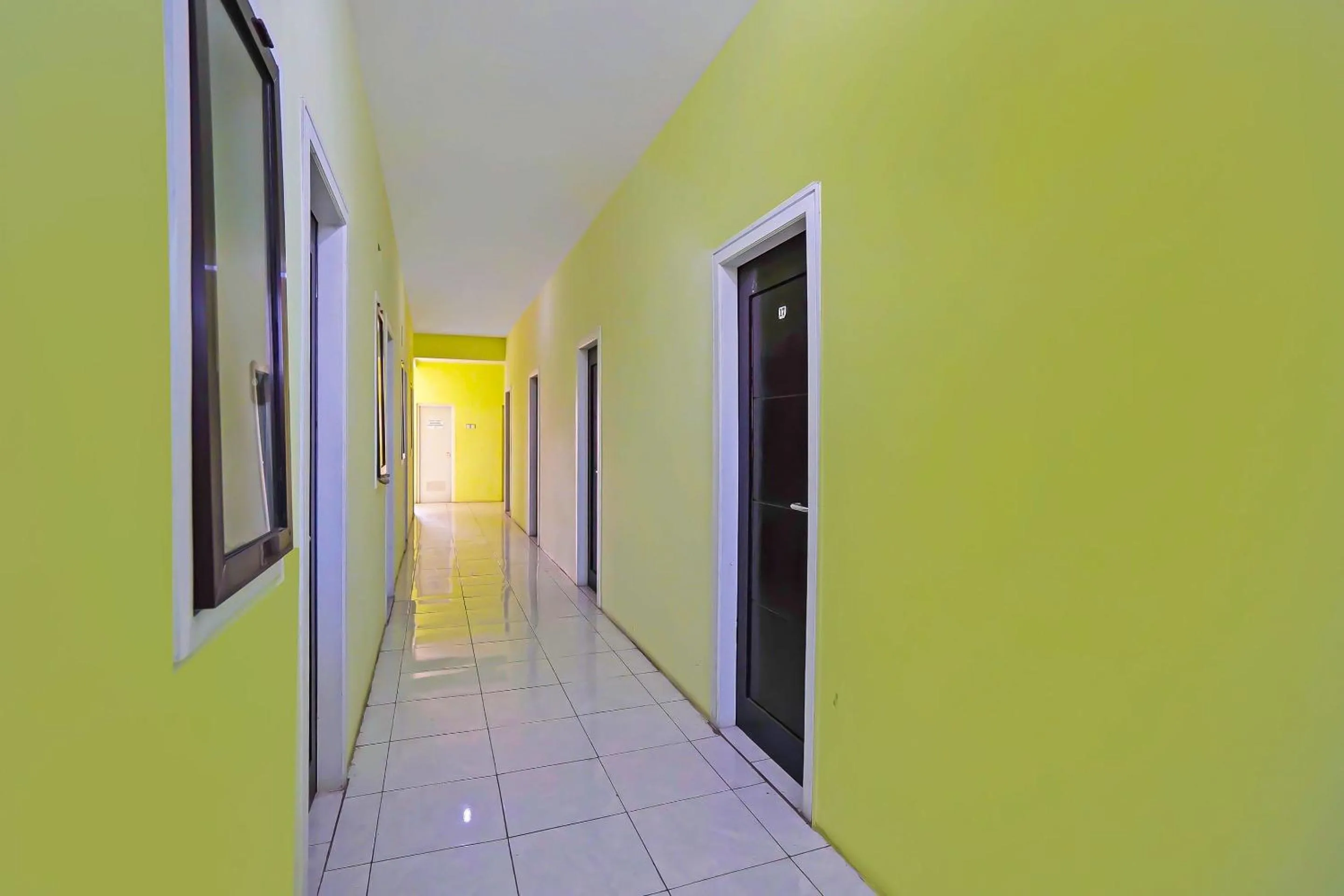 Lobby or reception in OYO Life 92474 Penginapan Rusunawa Ii