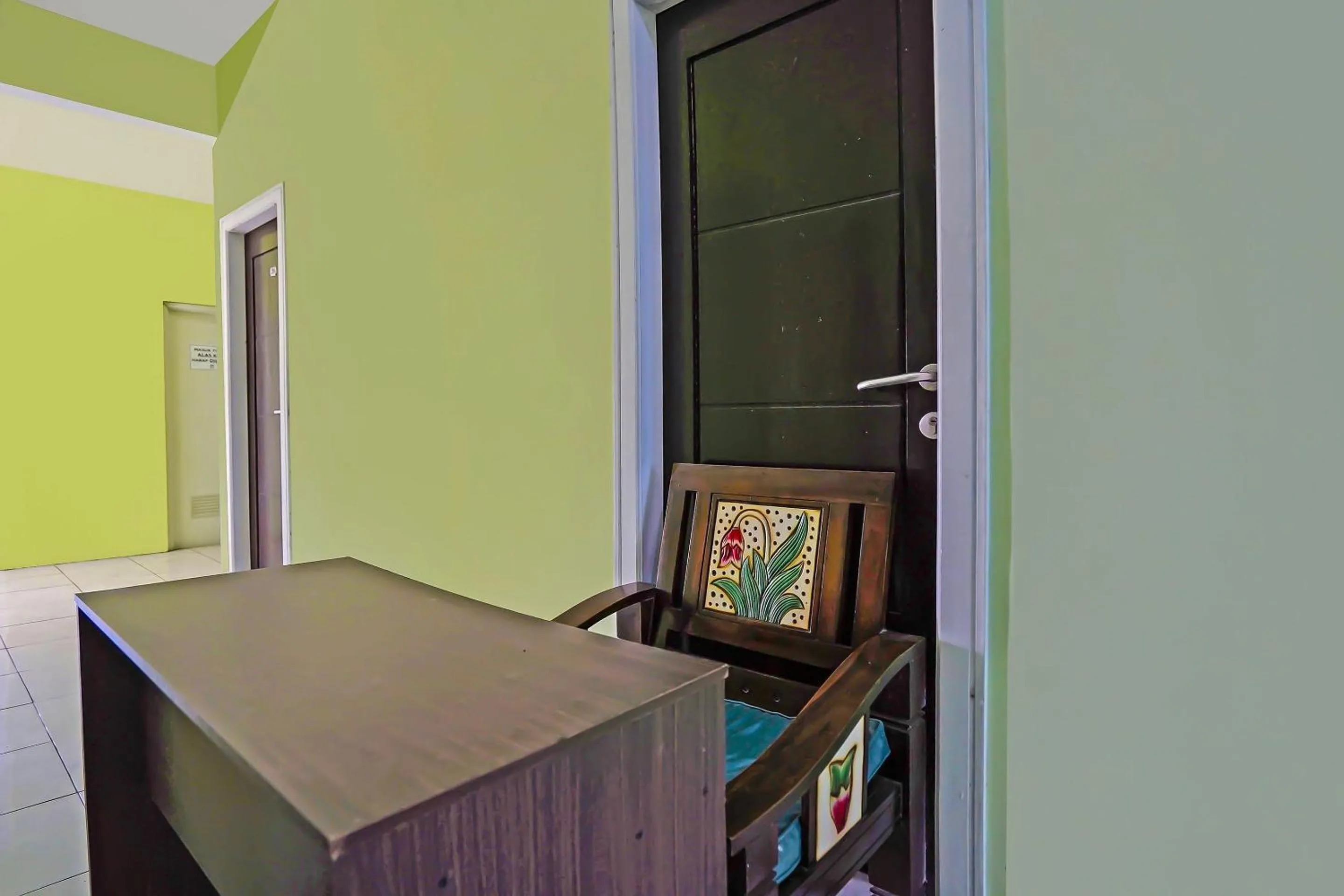 Lobby or reception in OYO Life 92474 Penginapan Rusunawa Ii