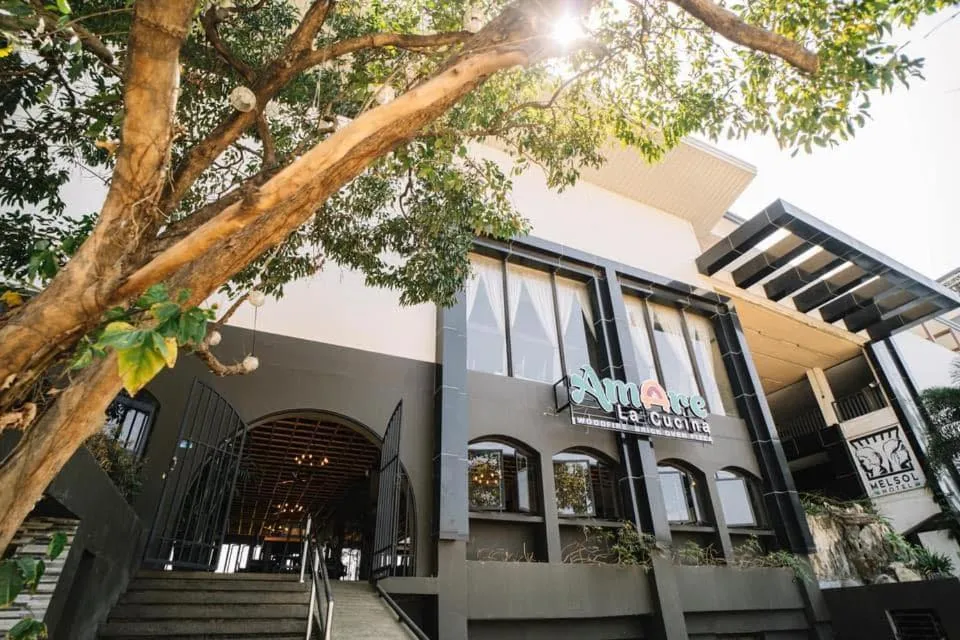 Restaurant/places to eat in MelSol Hotel