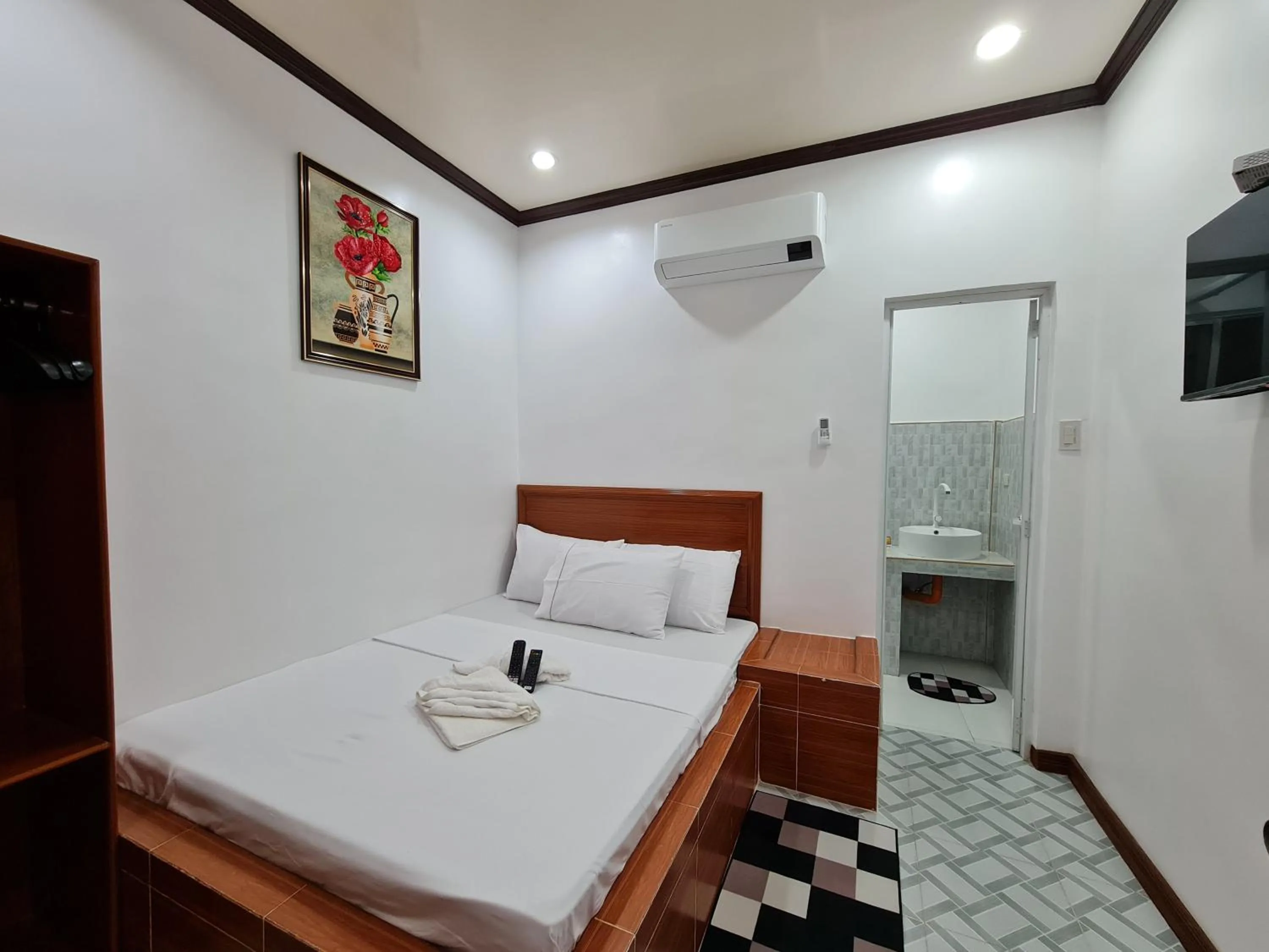 Bedroom, Bed in Alona Rose Hotel by SMS Hospitality