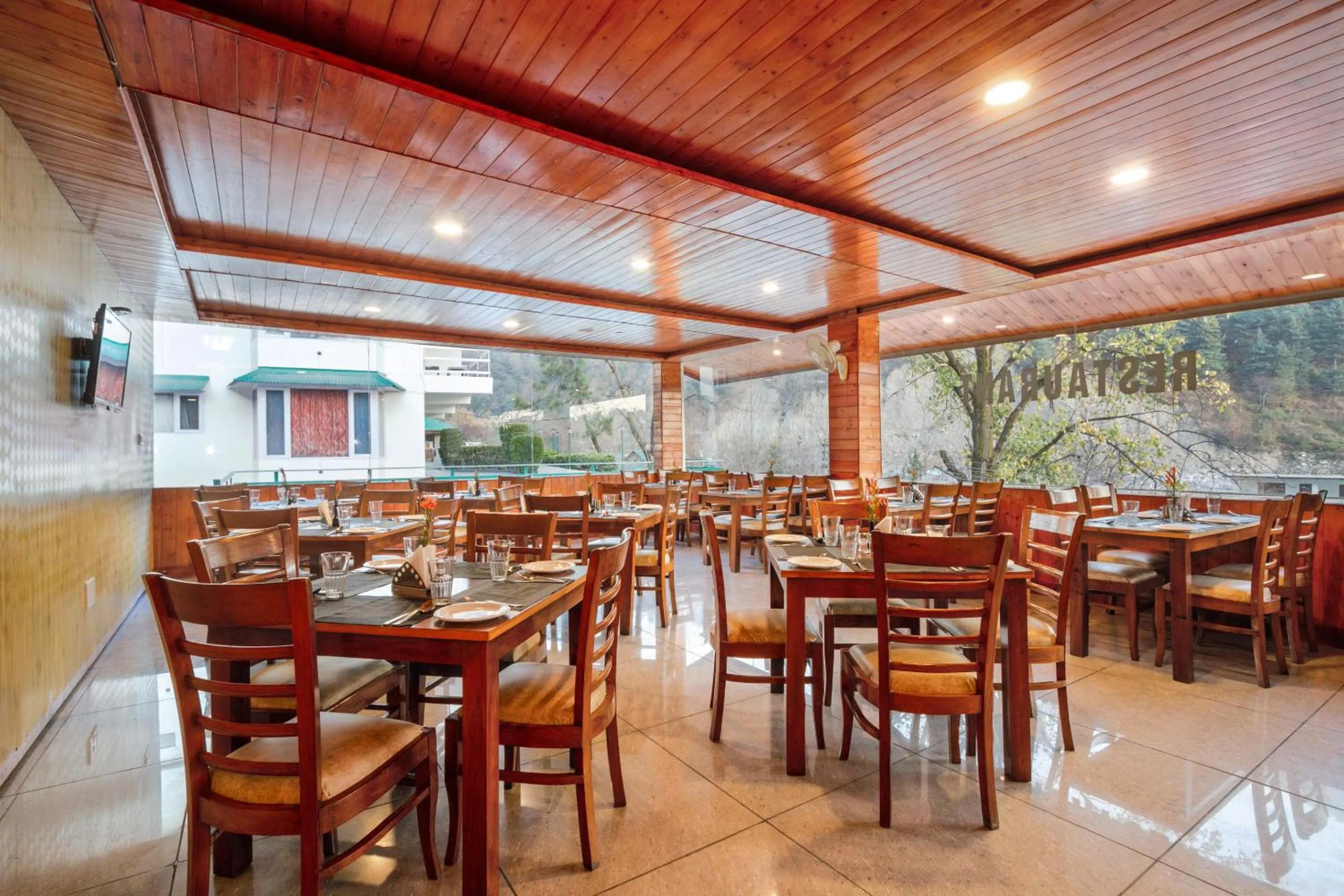 Restaurant/places to eat in Vaayu Resorts And Spa