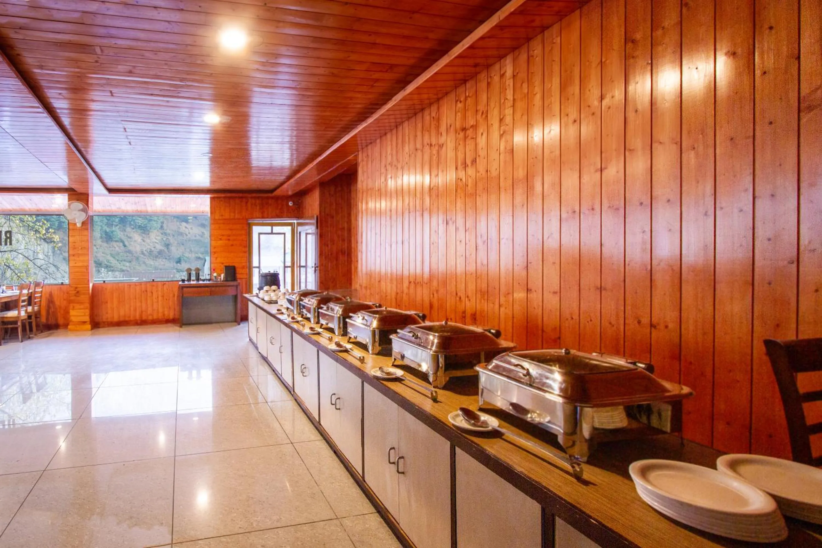 Restaurant/places to eat in Vaayu Resorts And Spa