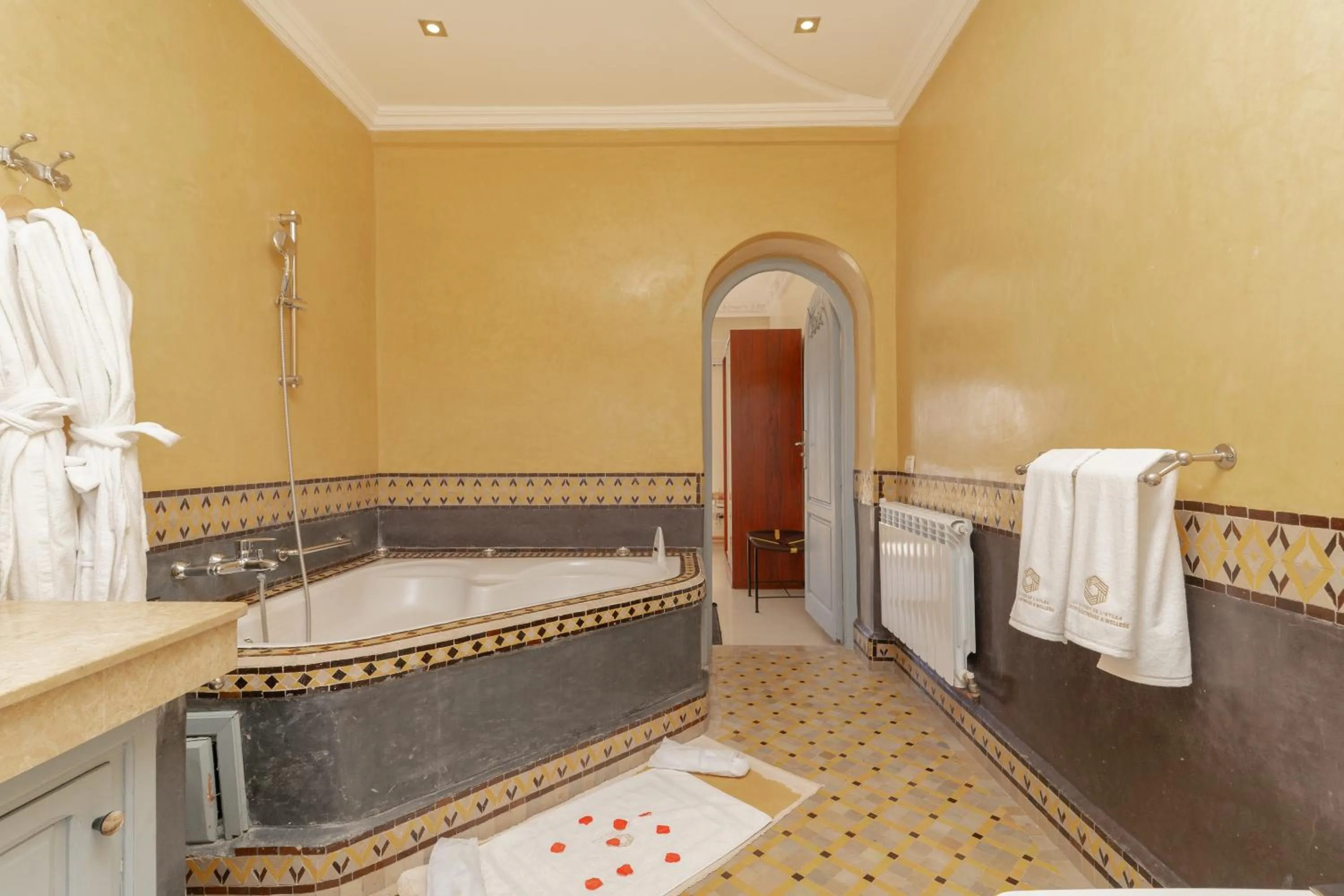 Hot Tub in Palais les sources de l'atlas, Padel & spa