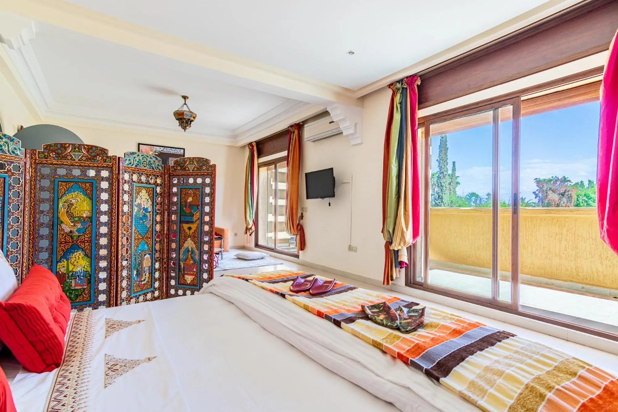 Living room, Bed in Palais les sources de l'atlas, Padel & spa