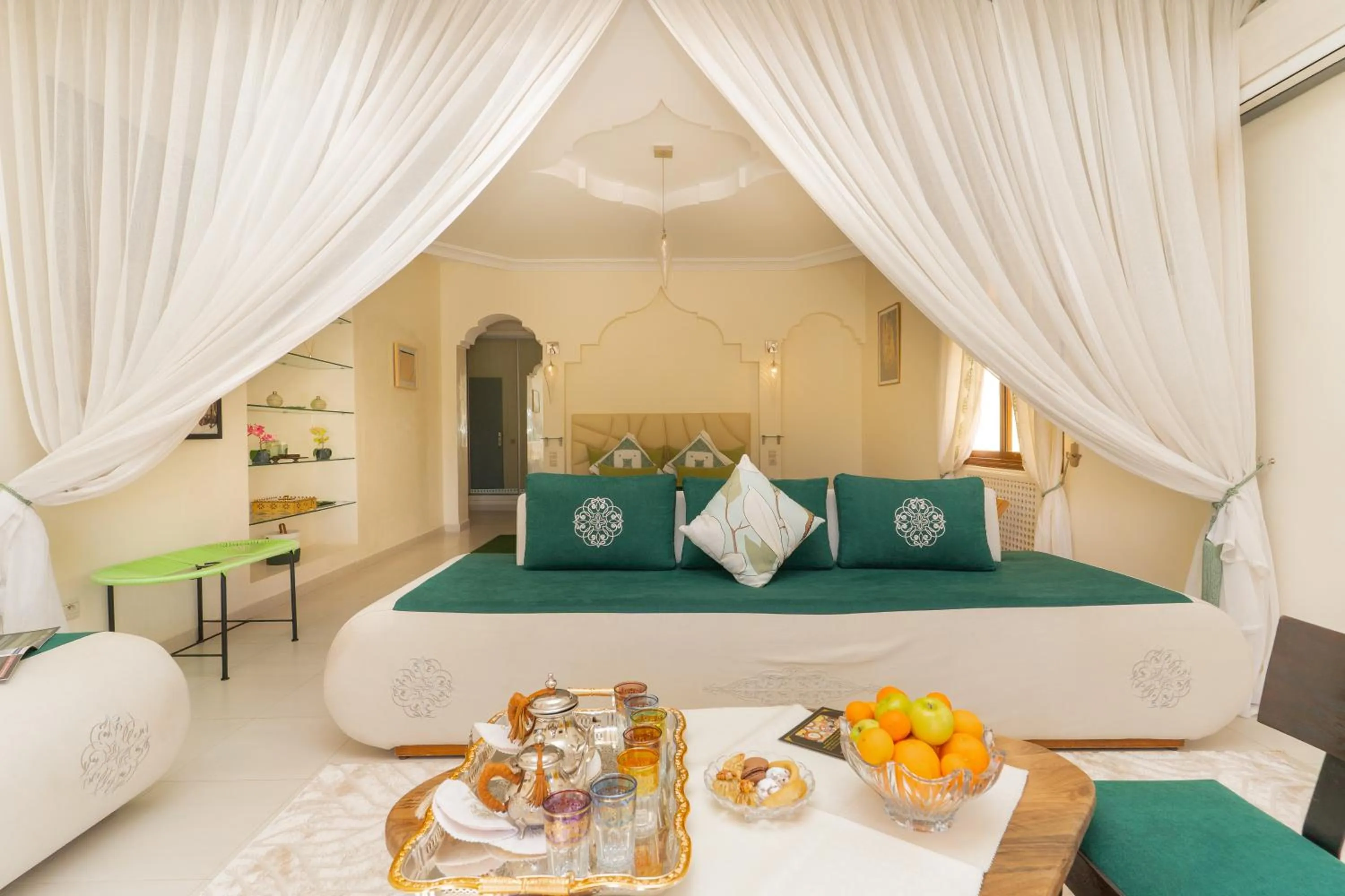 Living room, Bed in Palais les sources de l'atlas, Padel & spa