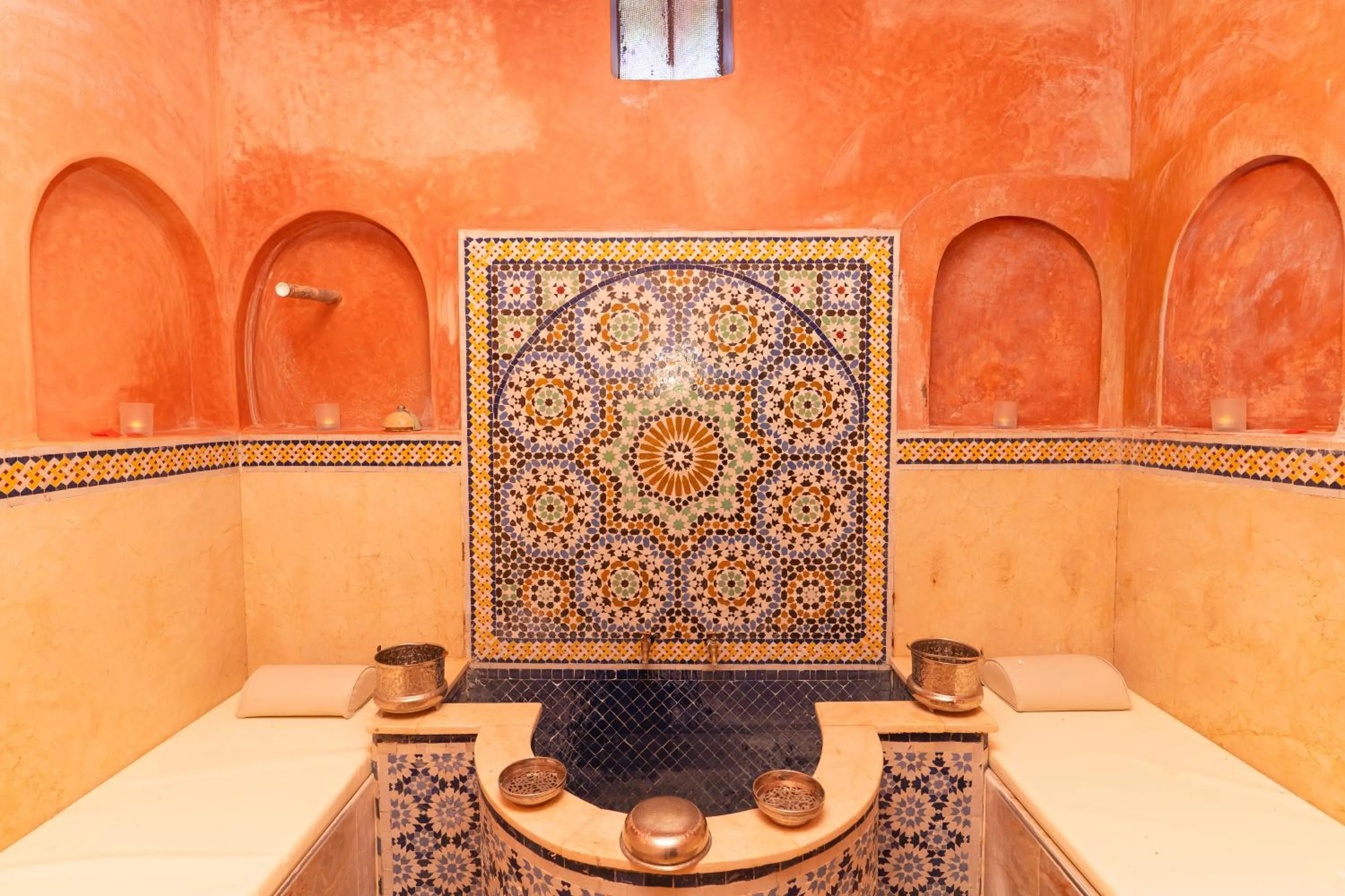 Hot Tub in Palais les sources de l'atlas, Padel & spa