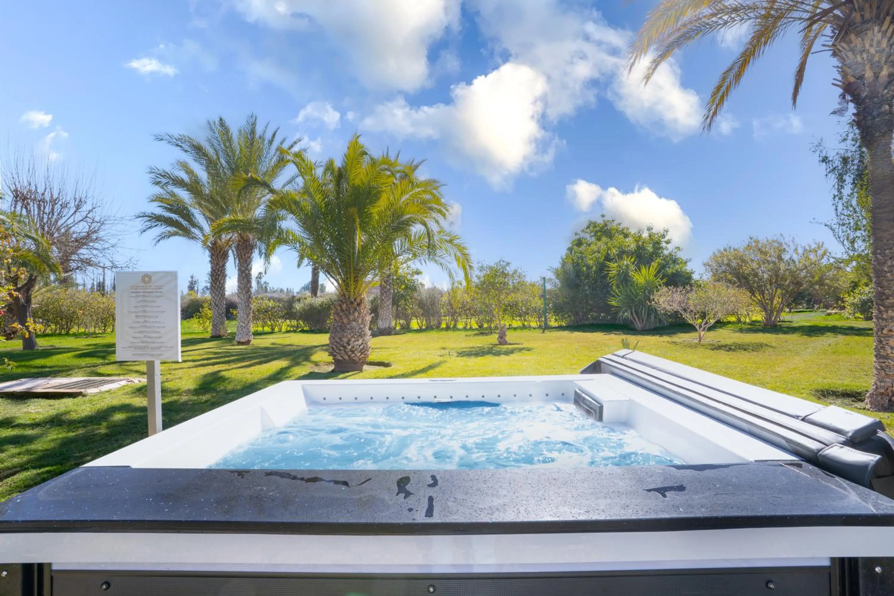 Hot Tub in Palais les sources de l'atlas, Padel & spa