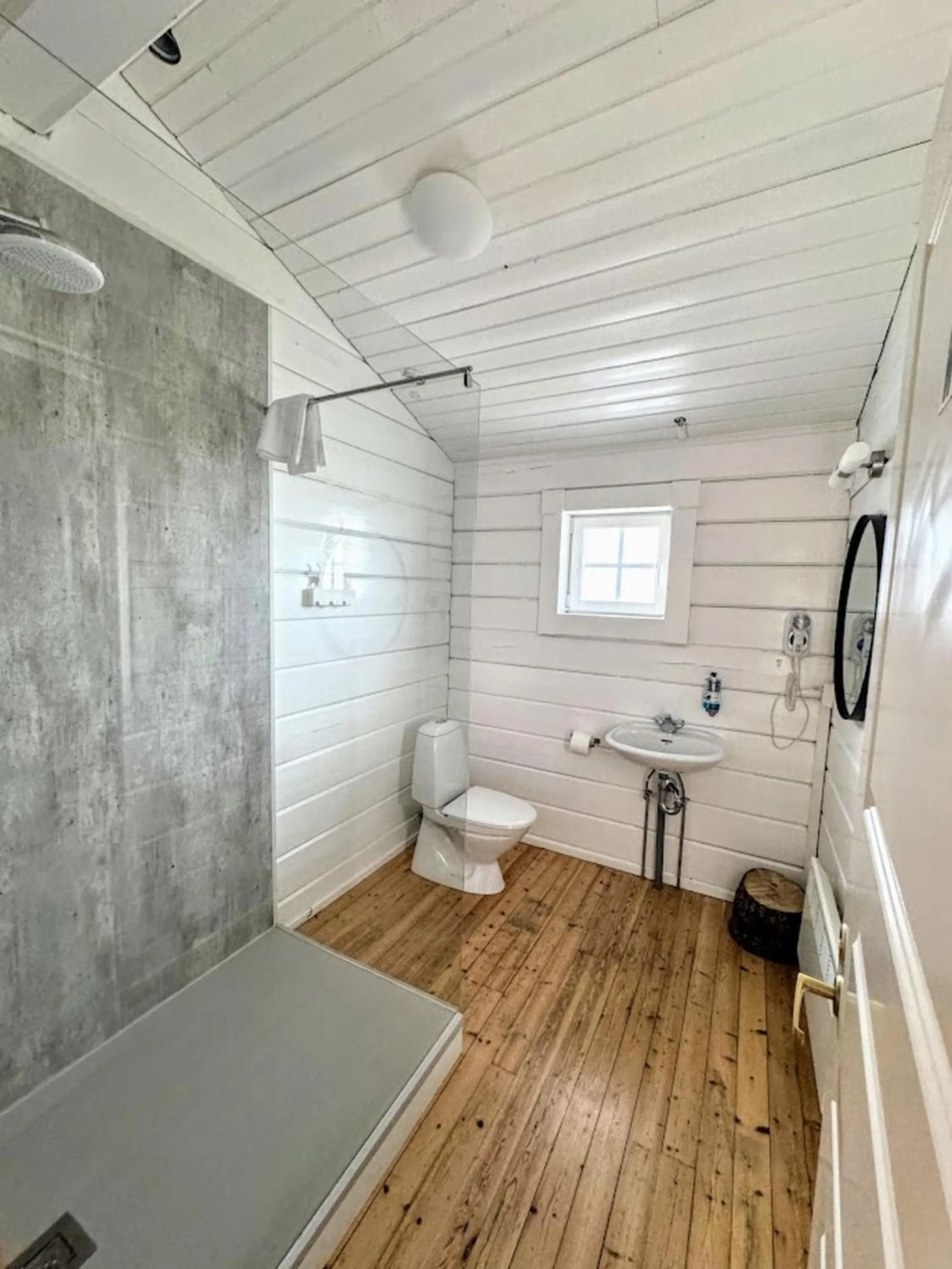 Shower in Hotel Breiddalsvik