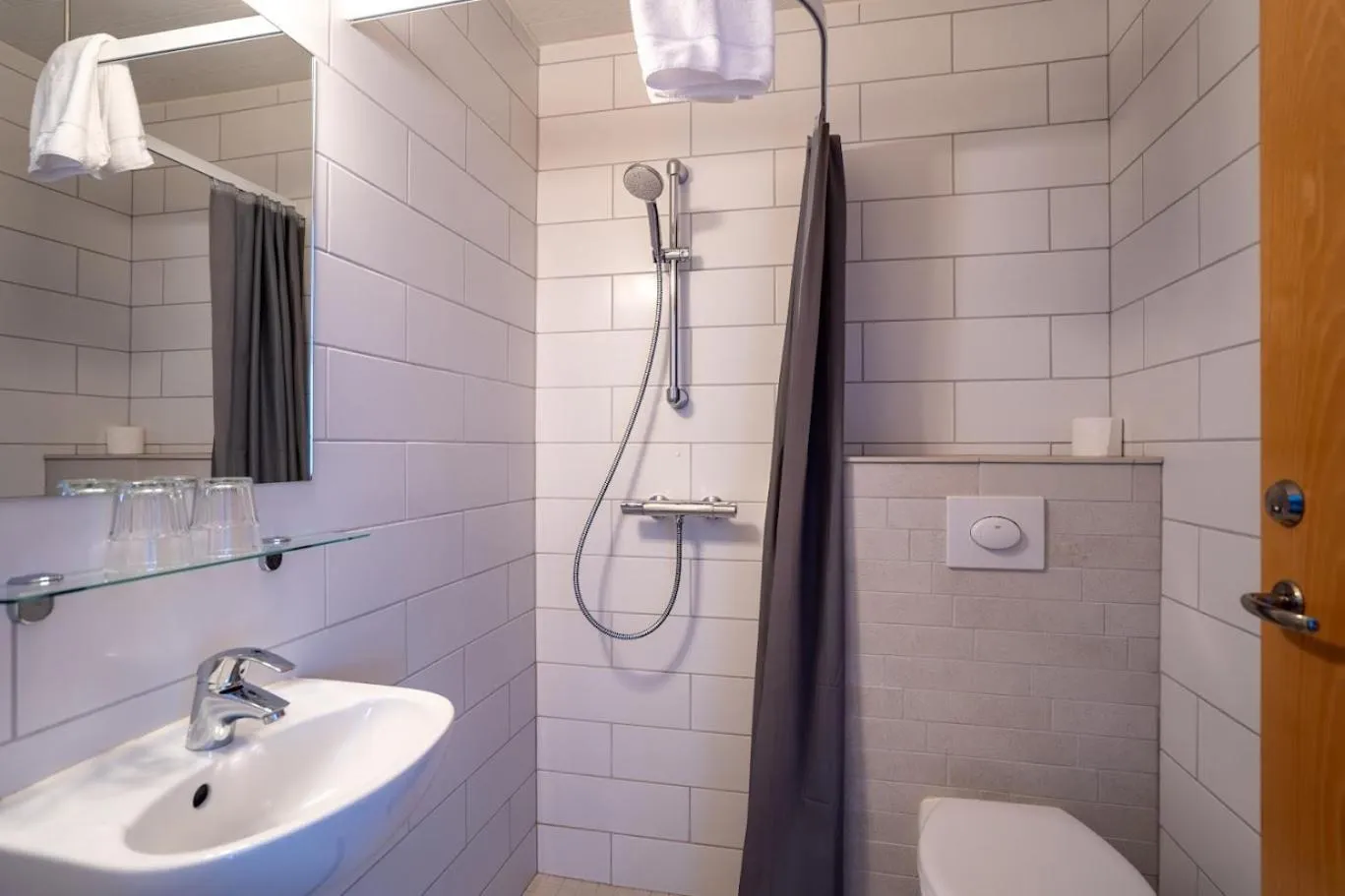 Bathroom in Hotel Breiddalsvik