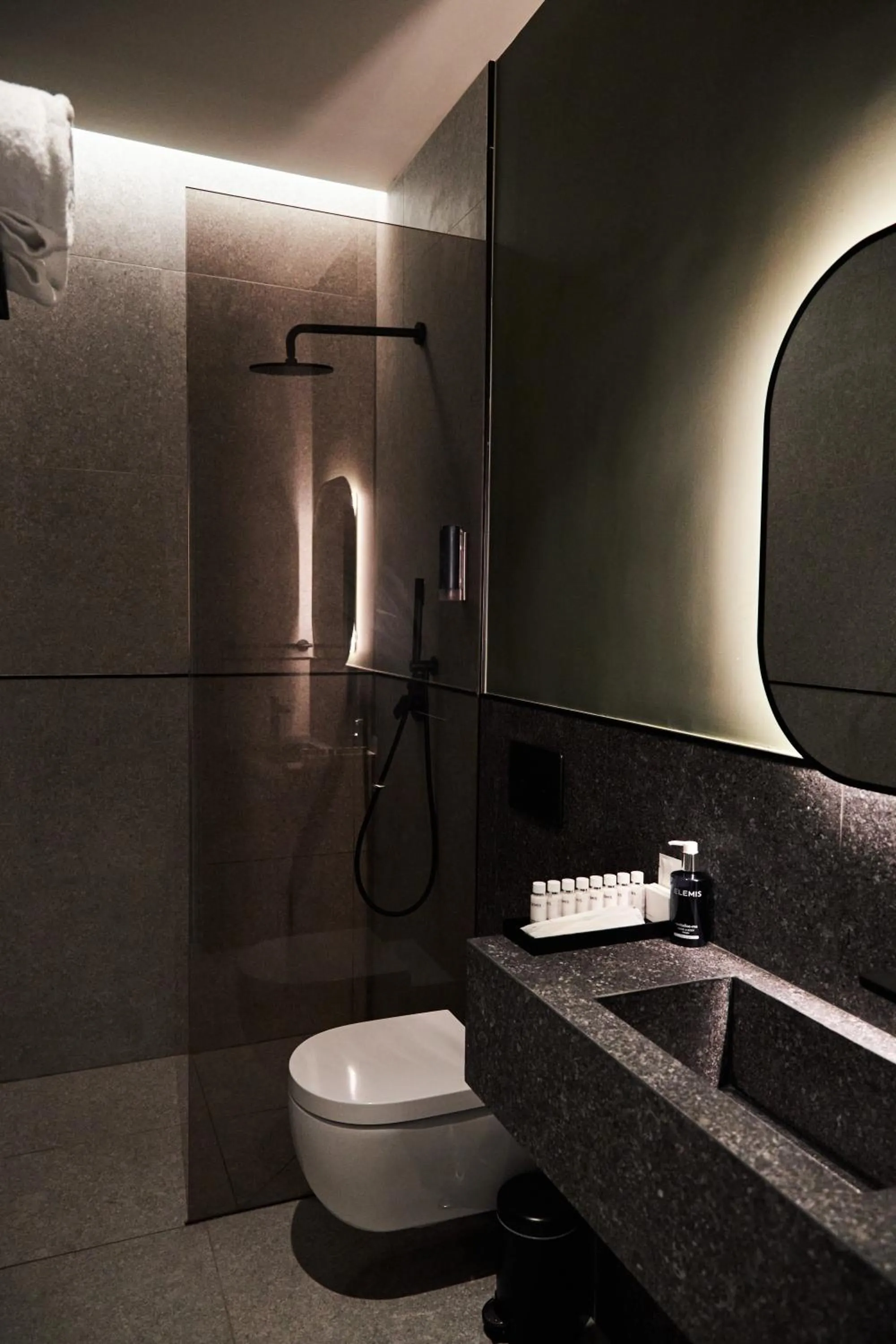 Bathroom in Alinea Primo Historic Center