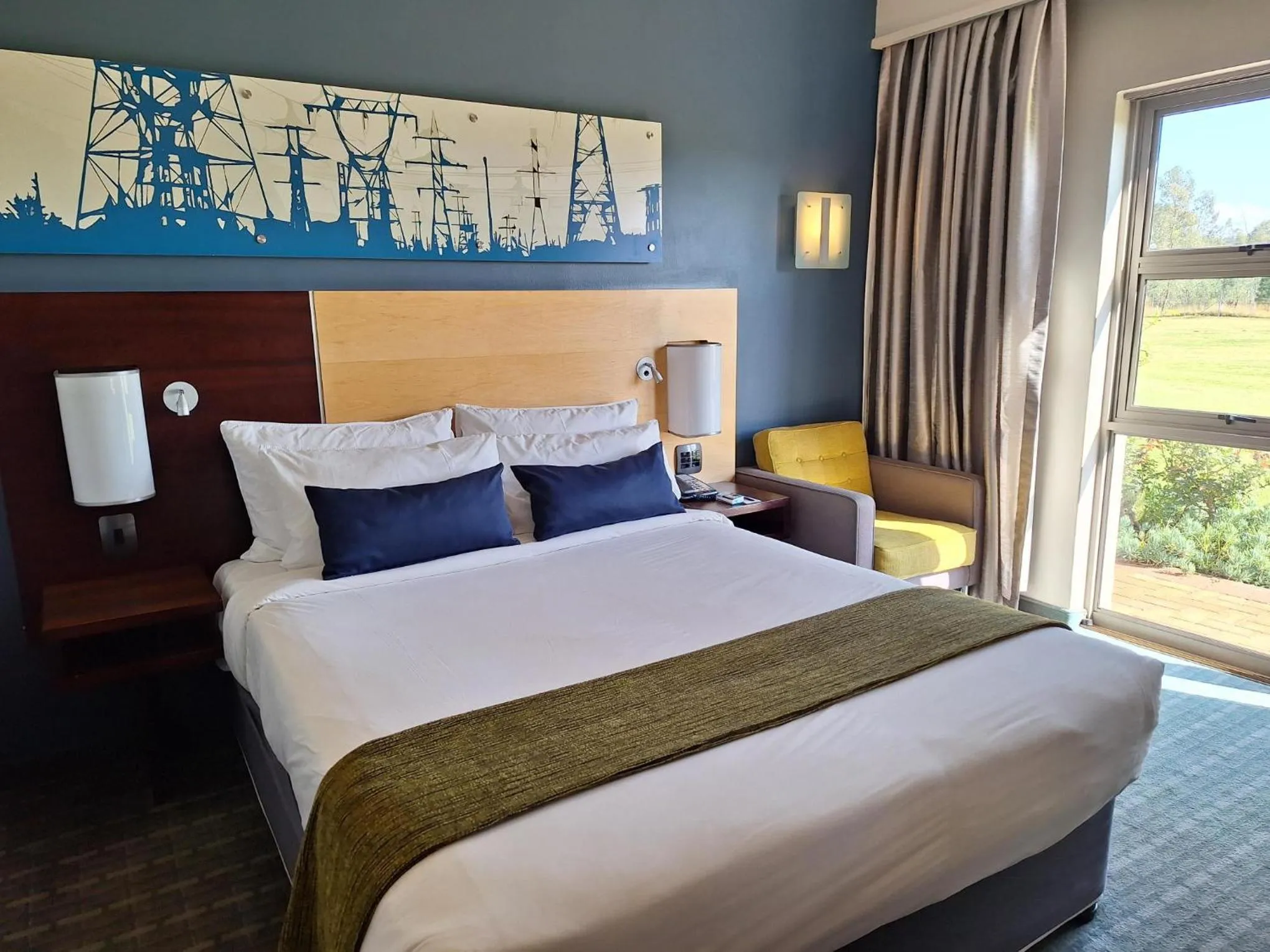 Photo of the whole room, Bed in Blackrock Hotel