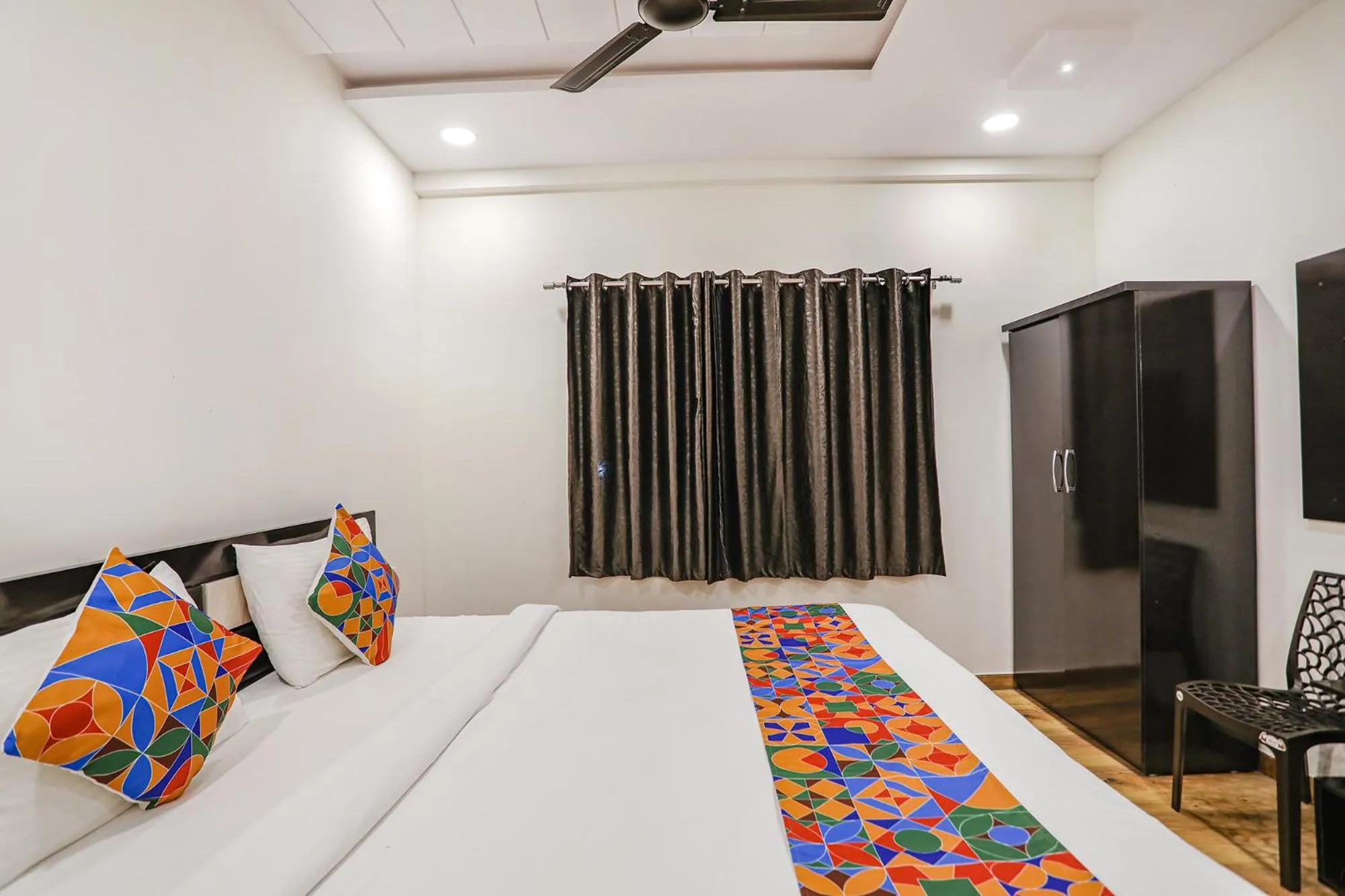 Bed in FabHotel Royal Stay - Beltarodi