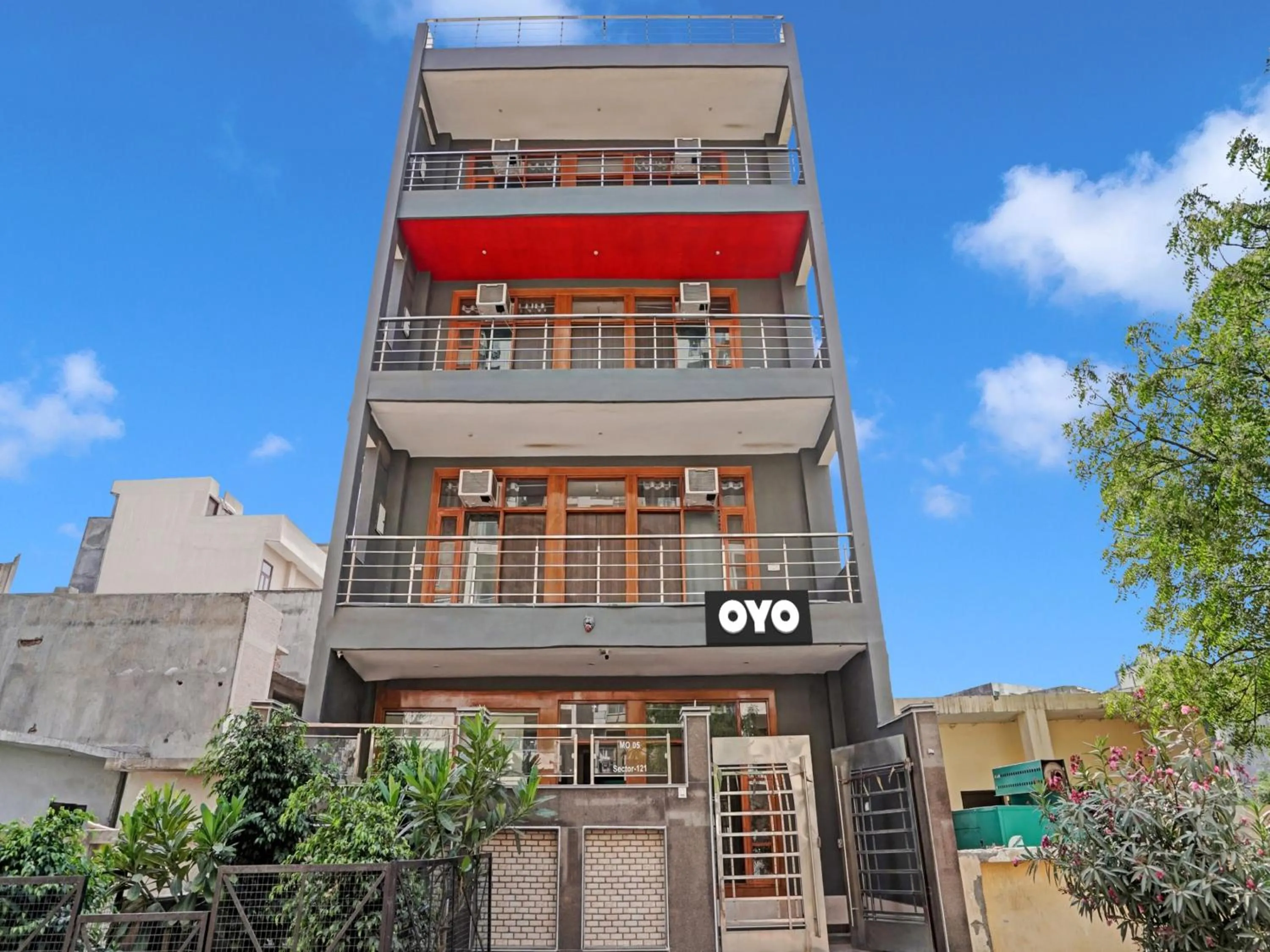 Facade/entrance in HOTEL O THE VIRAAT