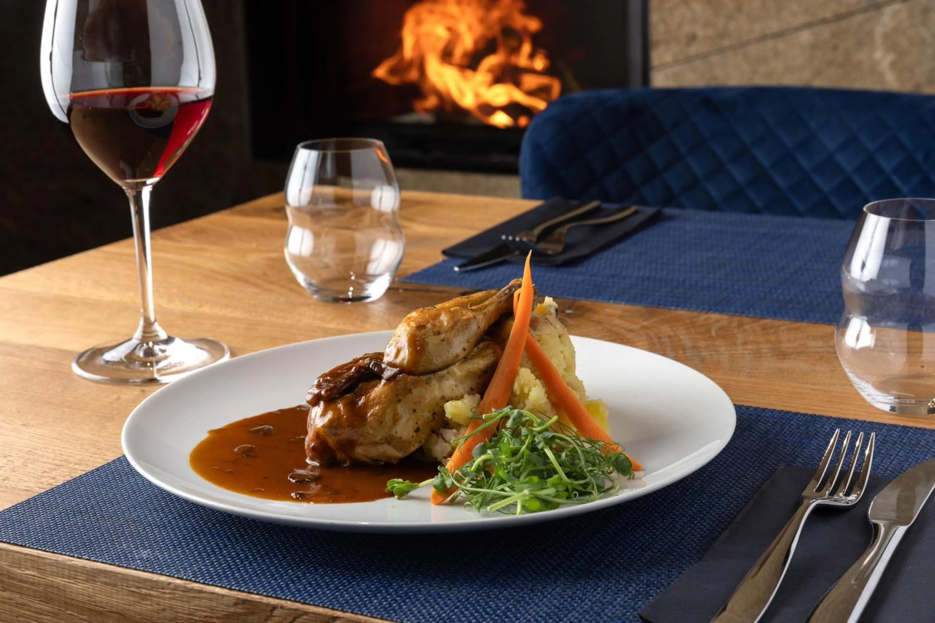 Restaurant/places to eat in Aldrov Resort