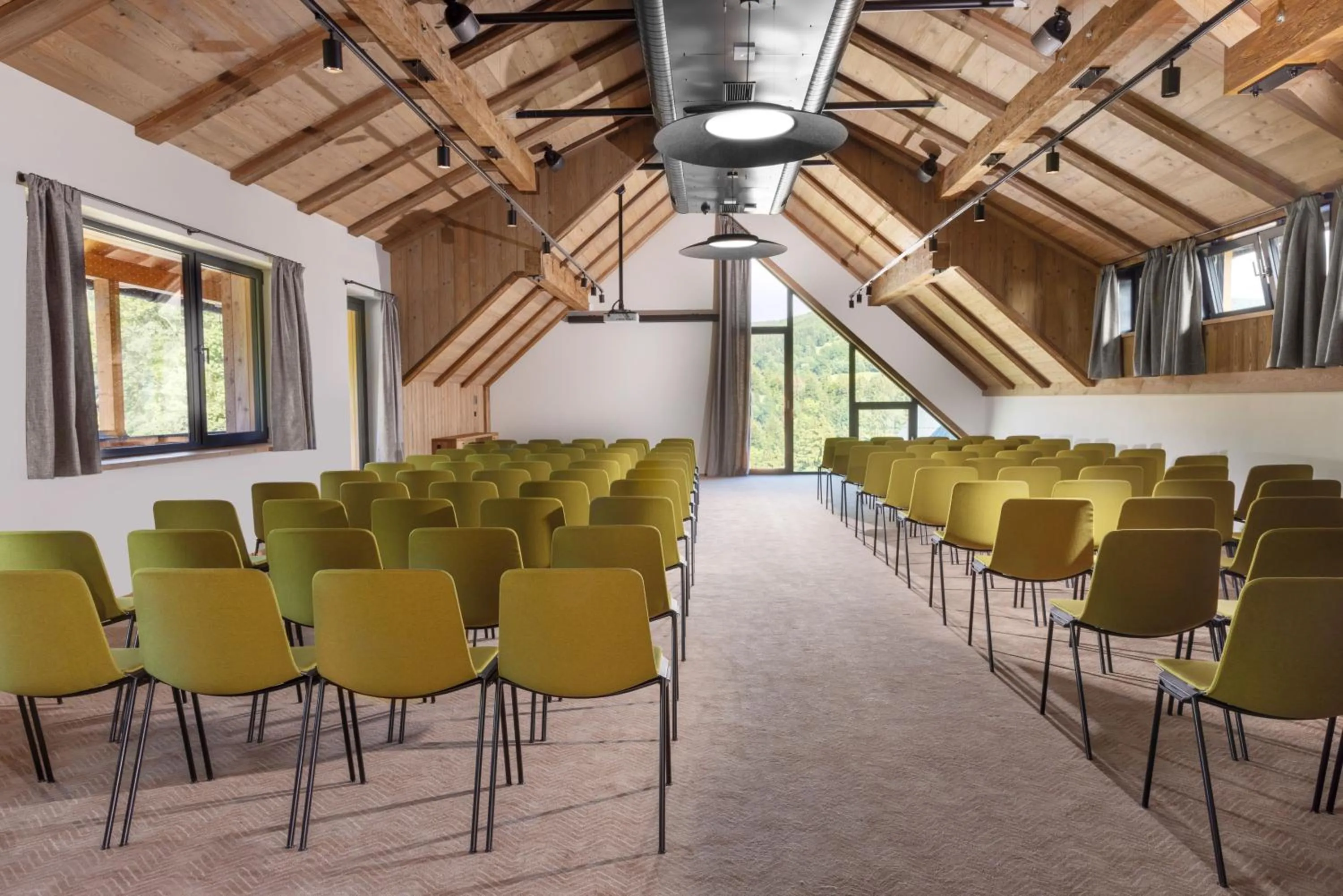 Business facilities in Aldrov Resort