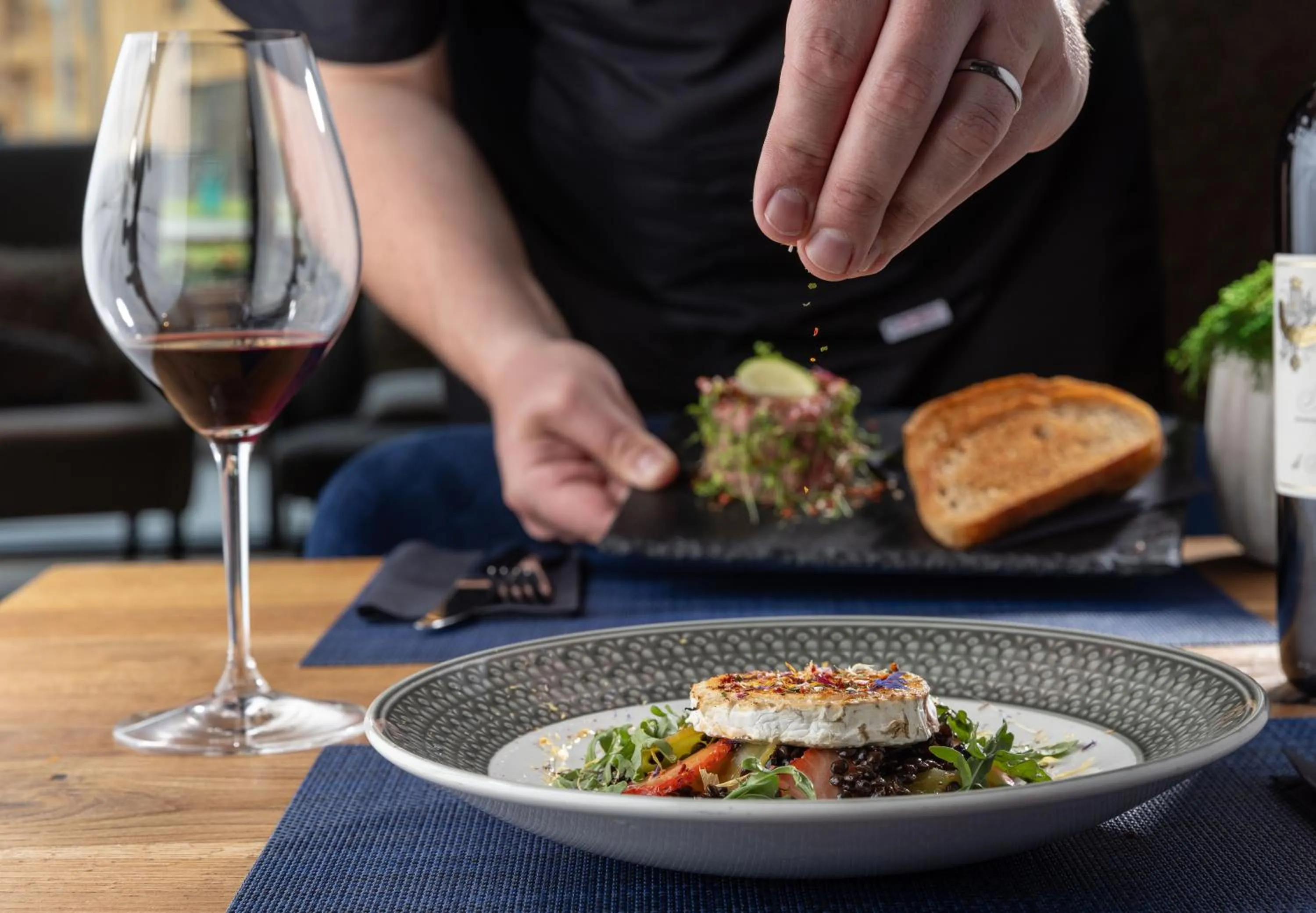 Restaurant/places to eat in Aldrov Resort