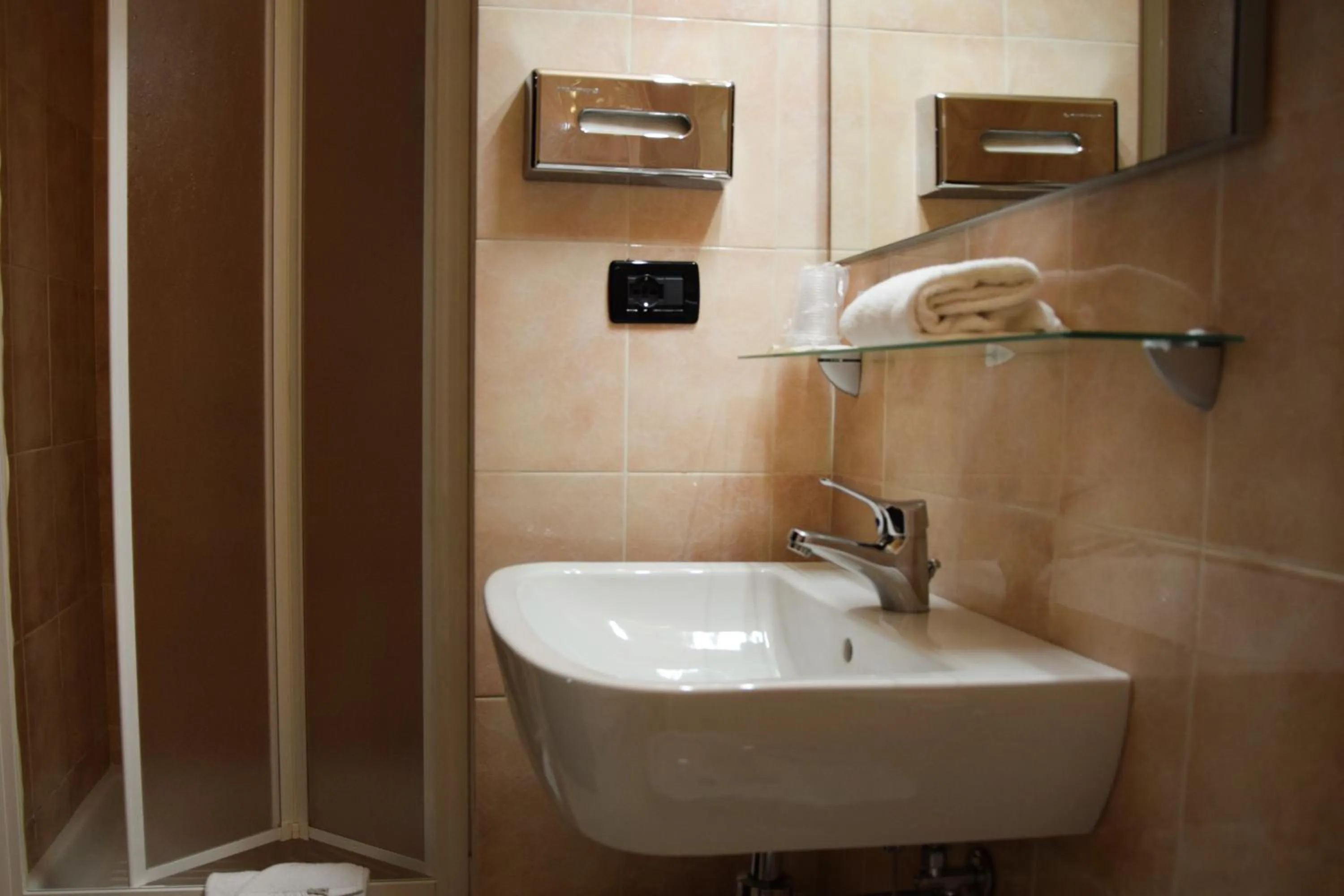 Shower in Hotel Valentino Du Parc