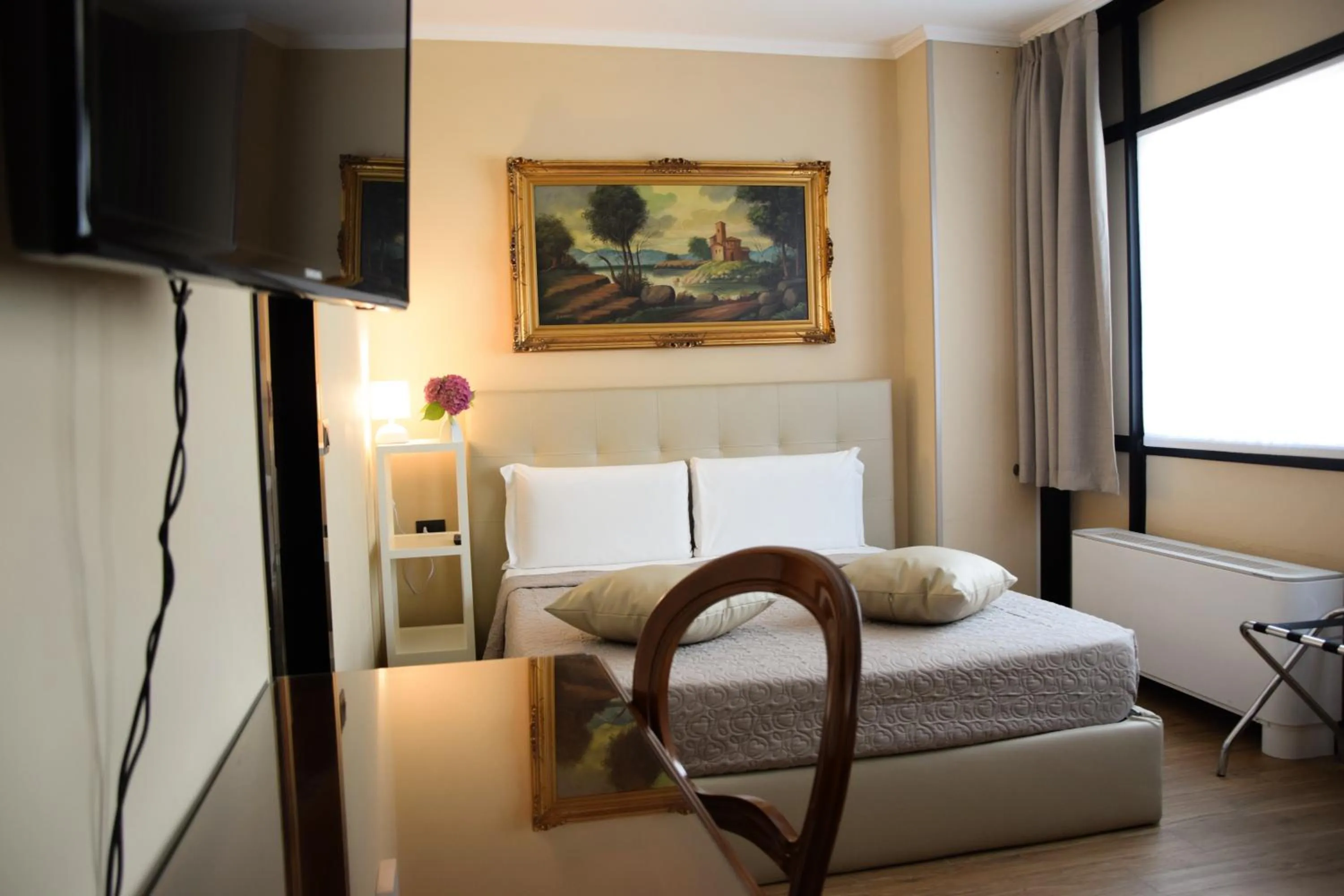 TV and multimedia, Bed in Hotel Valentino Du Parc