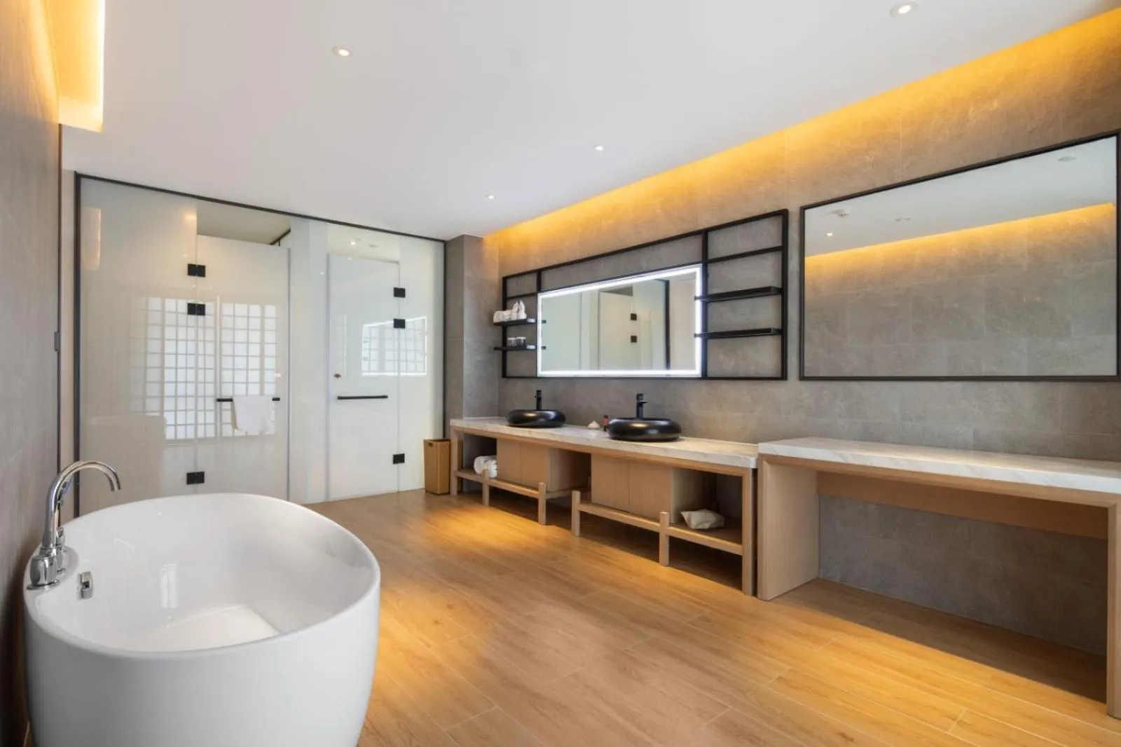 Bathroom in GINCO Hotel Guangzhou Baiyun Airport-24 Hour Airport Pick-up and Drop-off Service