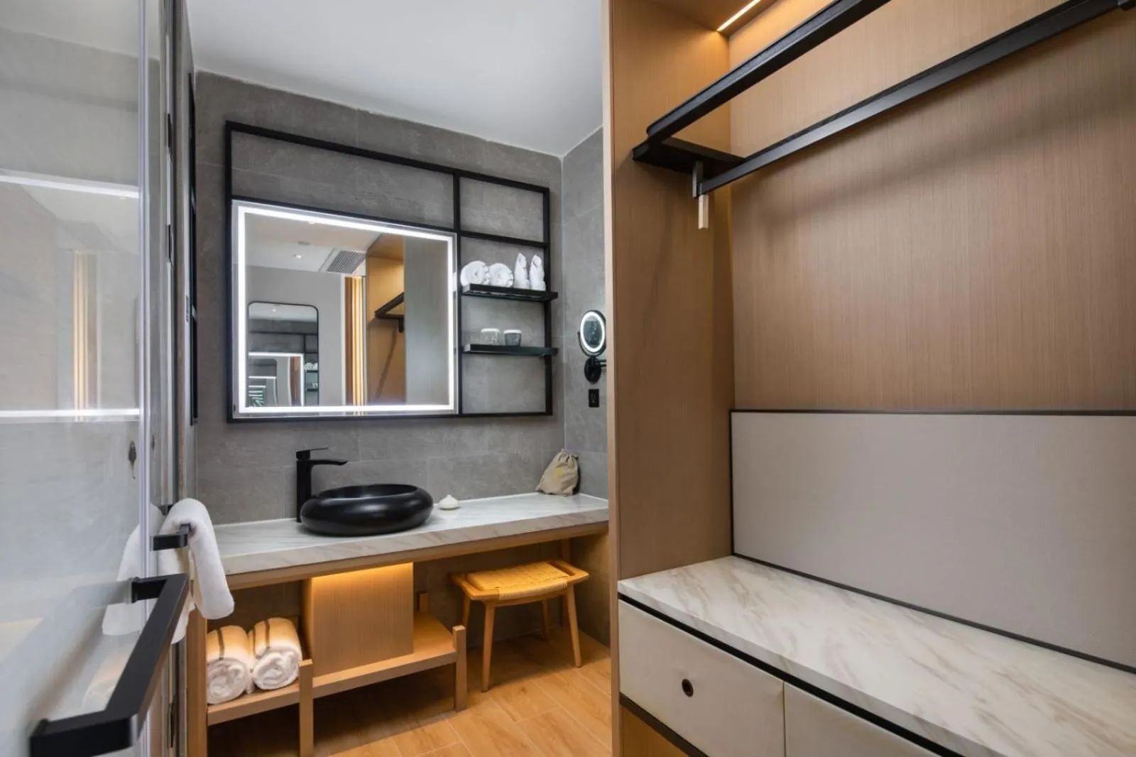 Bathroom in GINCO Hotel Guangzhou Baiyun Airport-24 Hour Airport Pick-up and Drop-off Service