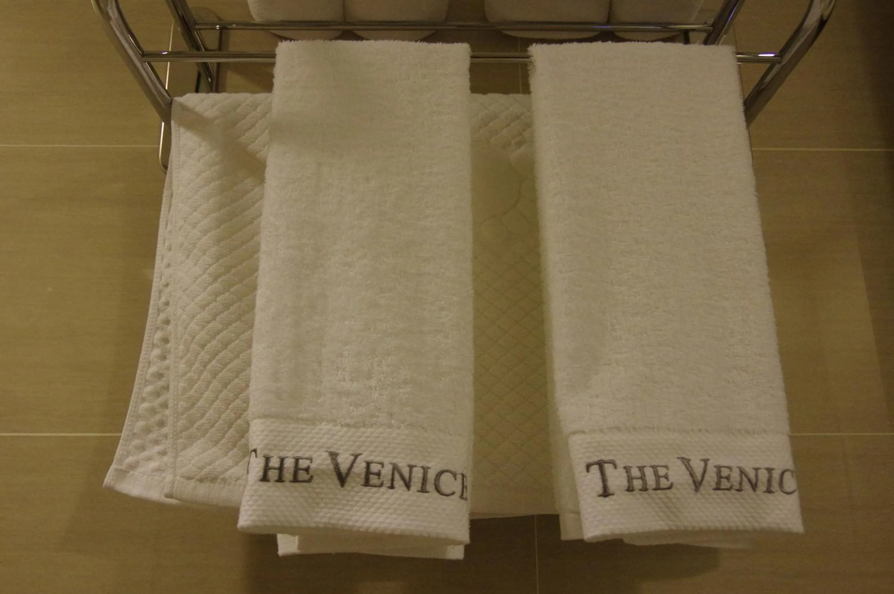 towels in Luxe in Venice